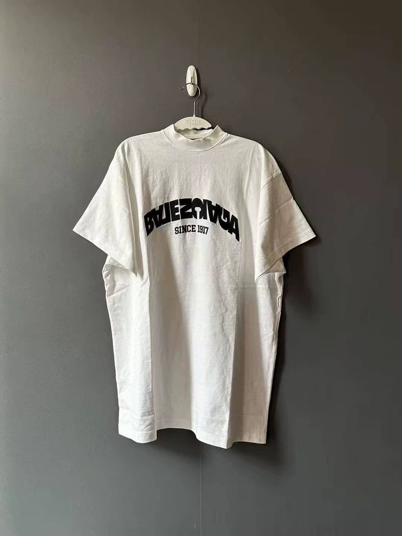 Balenciaga Balenciaga Embroidered monogram short sleeve Size US S / EU 44-46 / 1 - 1 Thumbnail