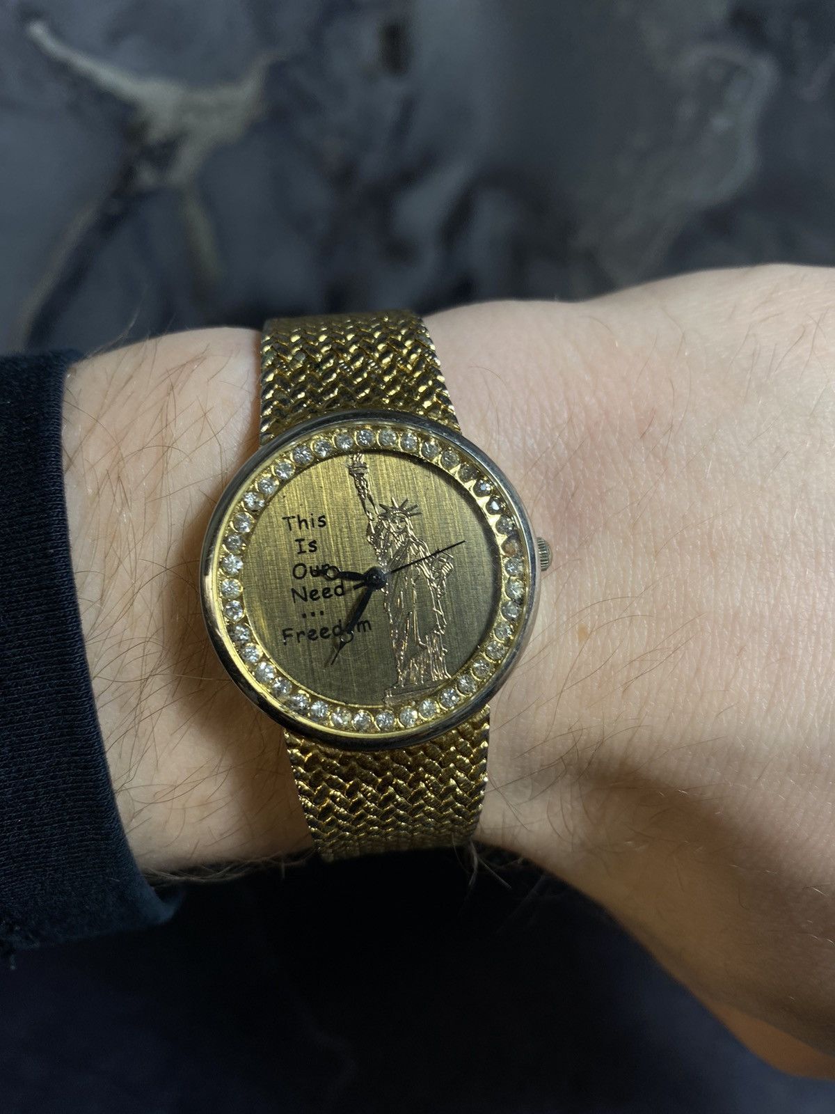 Vintage Vintage gold watch with Statue of Liberty – Japanese brand Size ONE SIZE - 8 Thumbnail