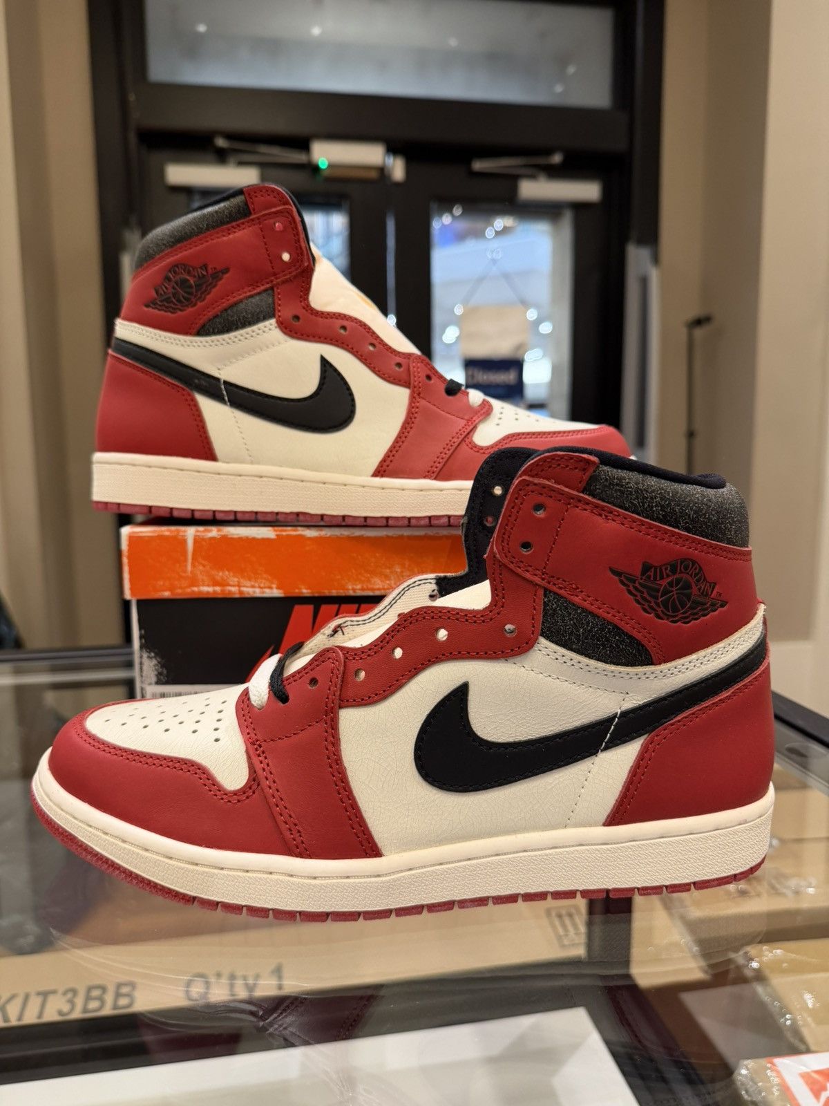 Jordan Brand Jordan 1 Retro High OG ‘Chicago Lost And Found’ Size US 10 / EU 43 - 1 Thumbnail