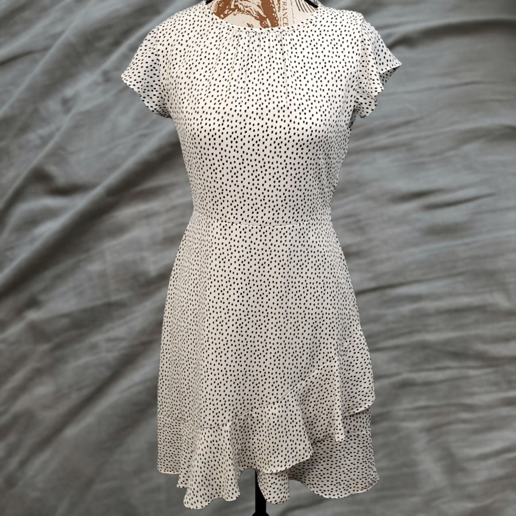 banana republic black and white polka dot dress Banana Republic Women 0 Midi Flutter Sleeve Back Zip Color_Burgundy Elegance En Noir Black Easy to pack and Size:FR 54
