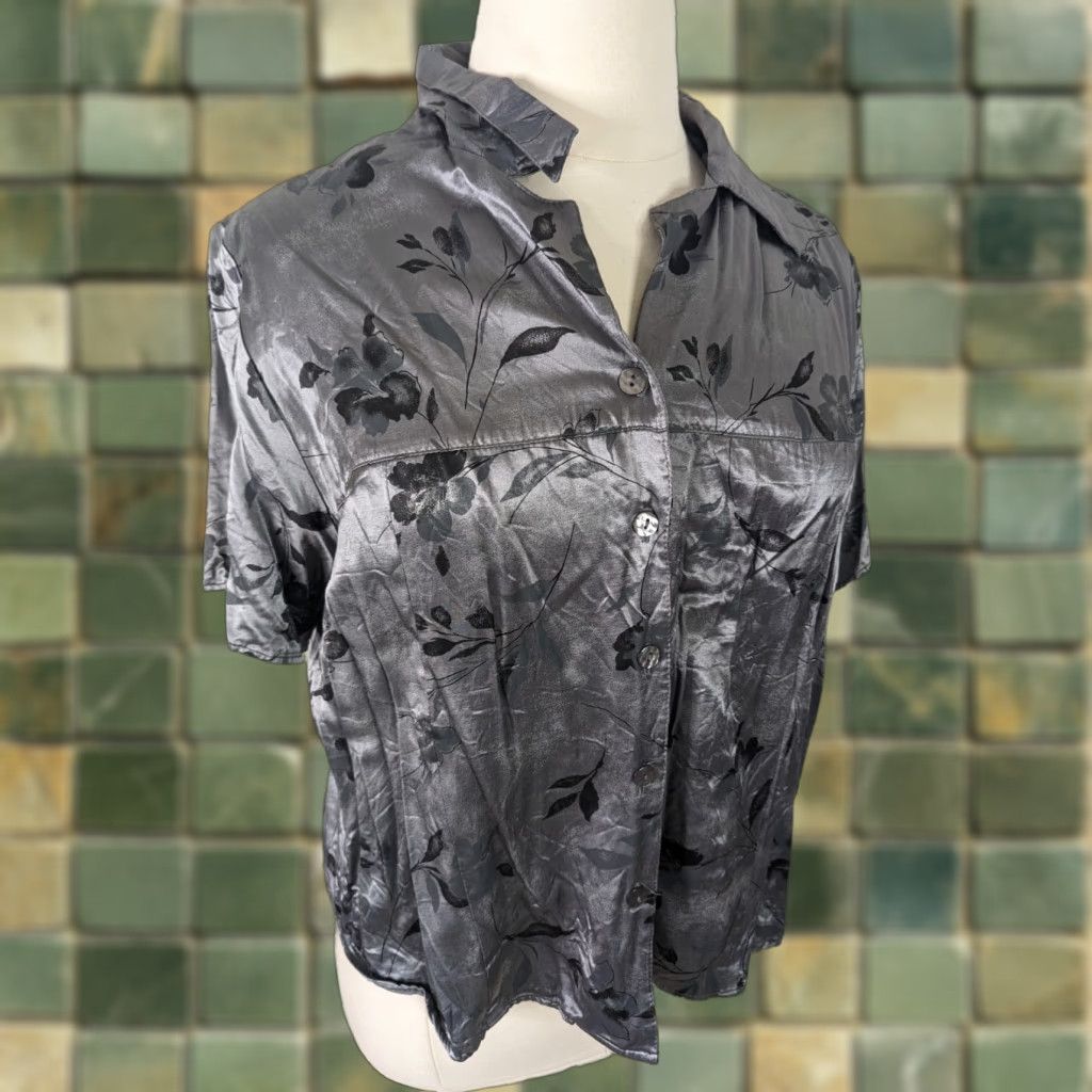 Vintage VINTAGE Gray Floral Short Sleeves Button Satin Blouse Top 22/24W 2XL Womens Shirt Blouse 80s 90s Y2K Fashion Size XXL / US 16-18 / IT 52-54 - 1 Thumbnail