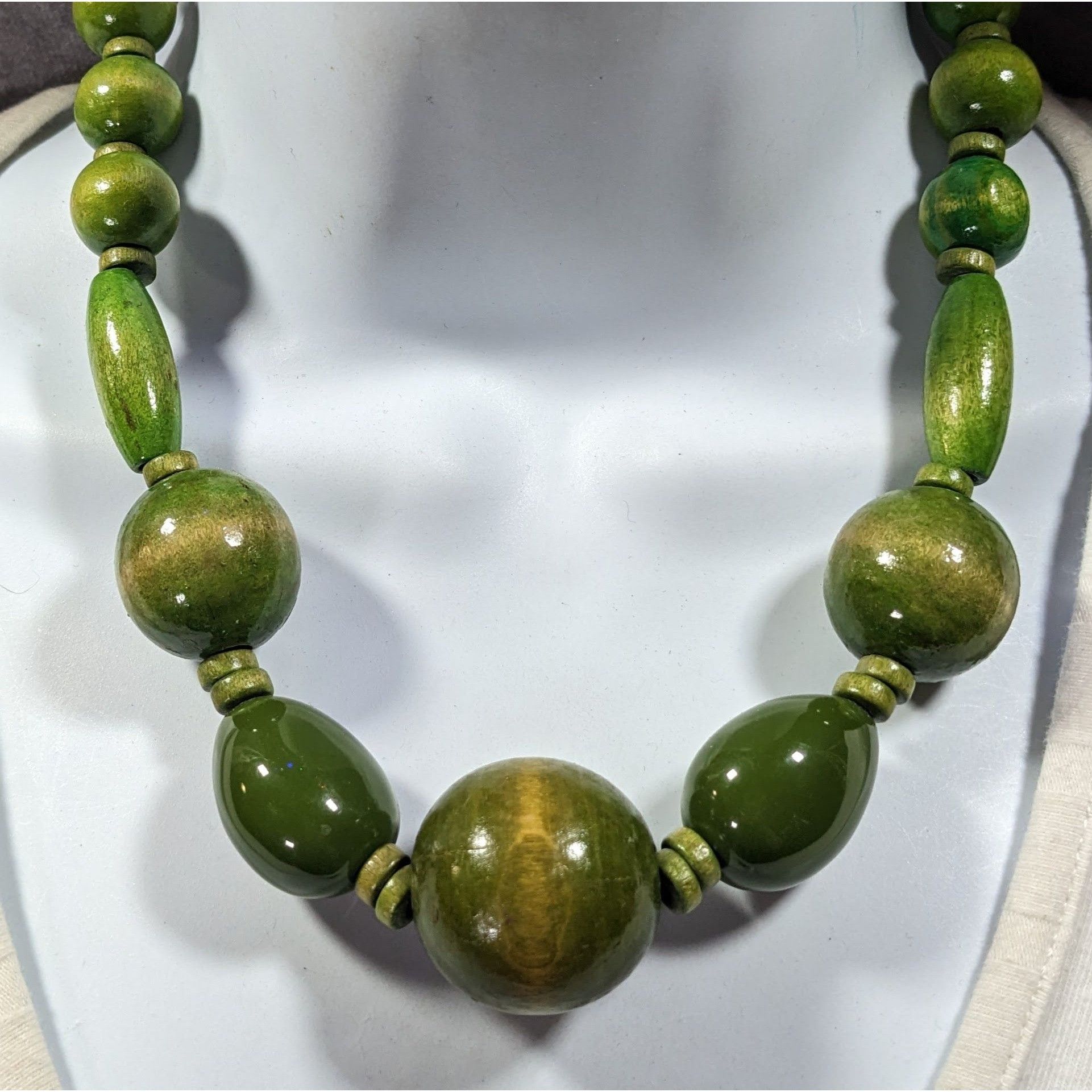 Other Vintage Cottagecore Green Dyed Wooden Beaded Statement Neckl Size ONE SIZE - 4 Thumbnail