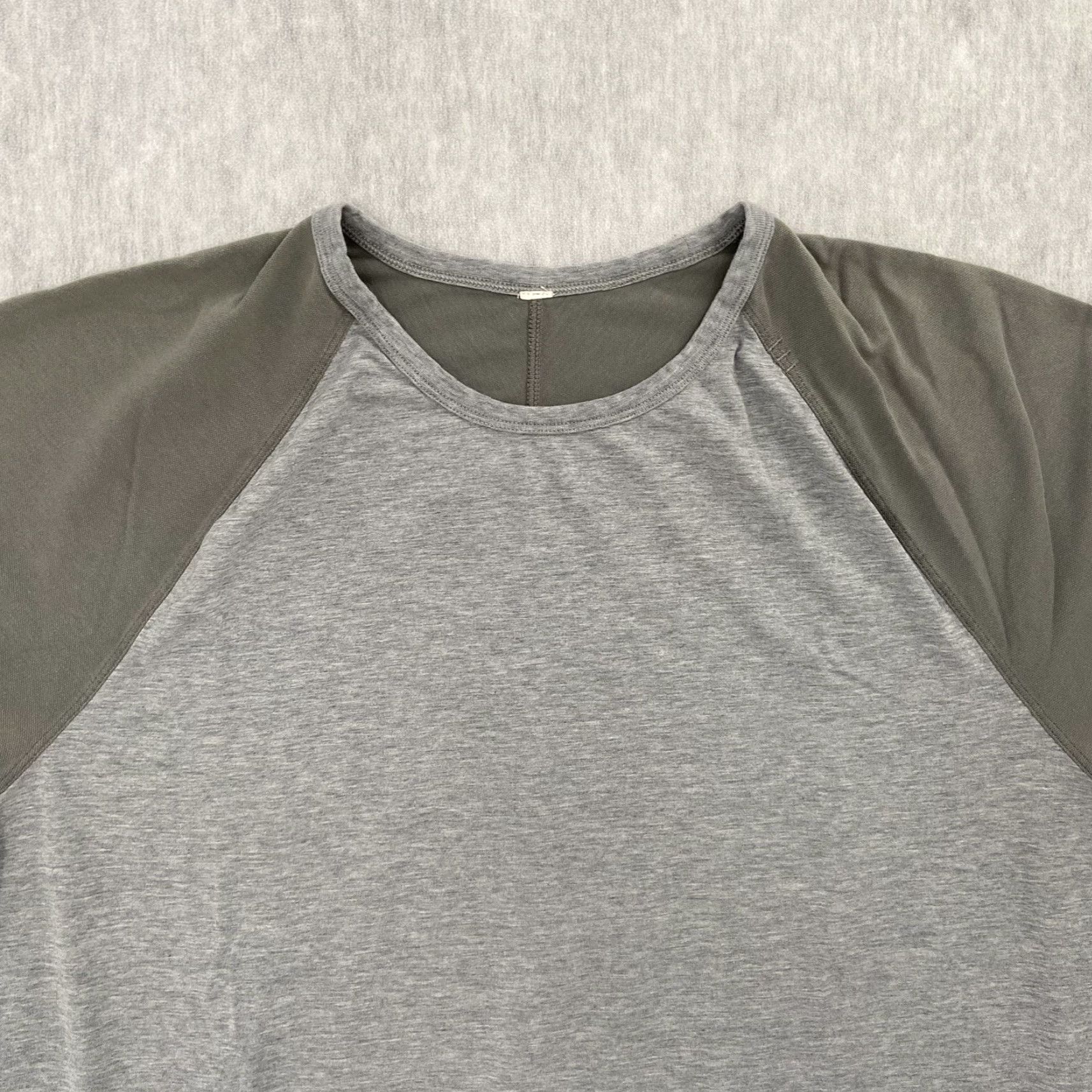 Lululemon Lululemon Mens Everyday Shirt Adult Large Gray Crew Neck Short Sleeve Logo Athletic Tee - Preowned Size US L / EU 52-54 / 3 - 3 Thumbnail