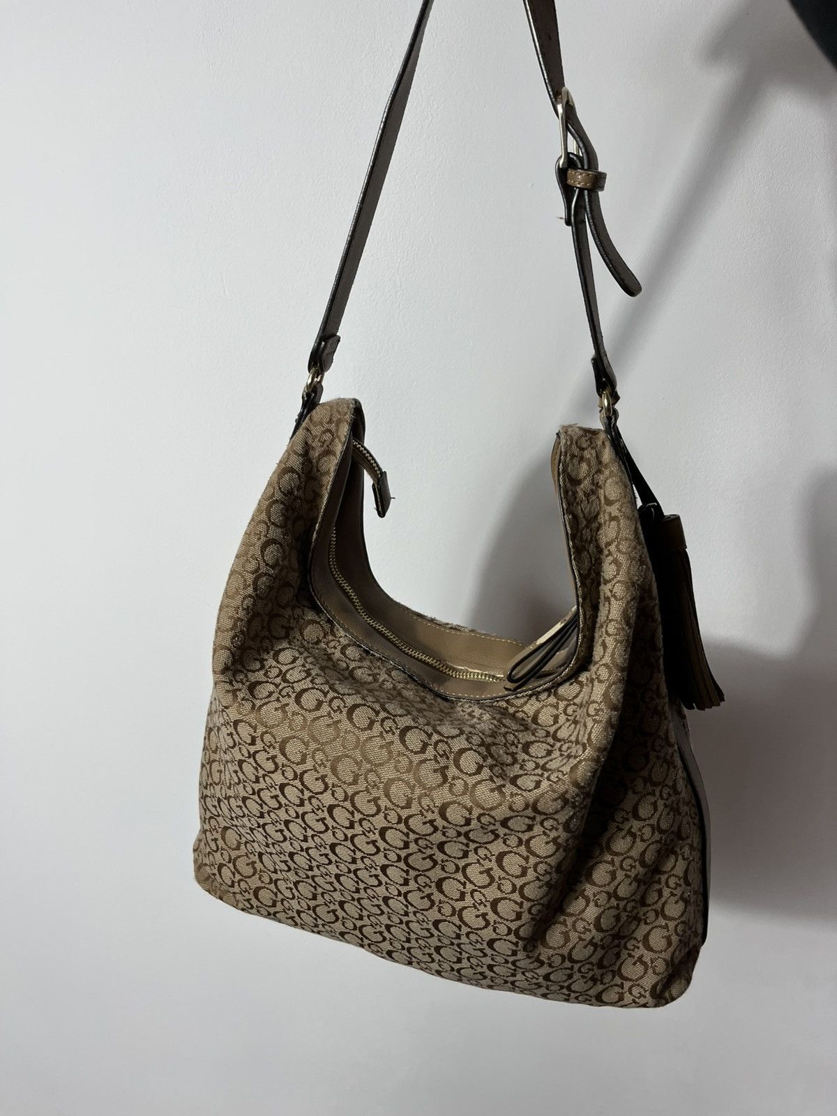 Guess × Vintage Y2K GUESS Monogram Shoulder Bag with Adjustable Strap Size ONE SIZE - 5 Thumbnail