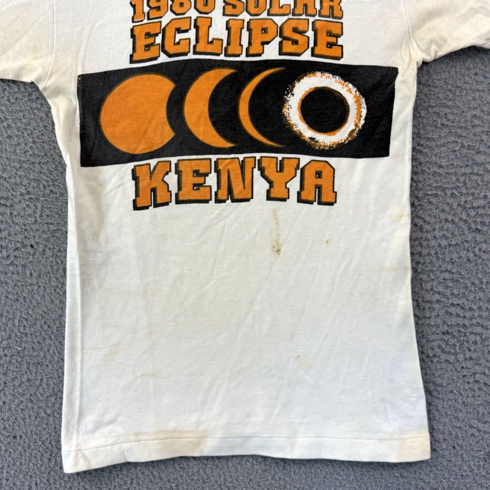 Vintage VINTAGE Kenya Solar Eclipse Shirt Adult Small White Short Sleeve 80s Outdoor USA Size US S / EU 44-46 / 1 - 2 Thumbnail
