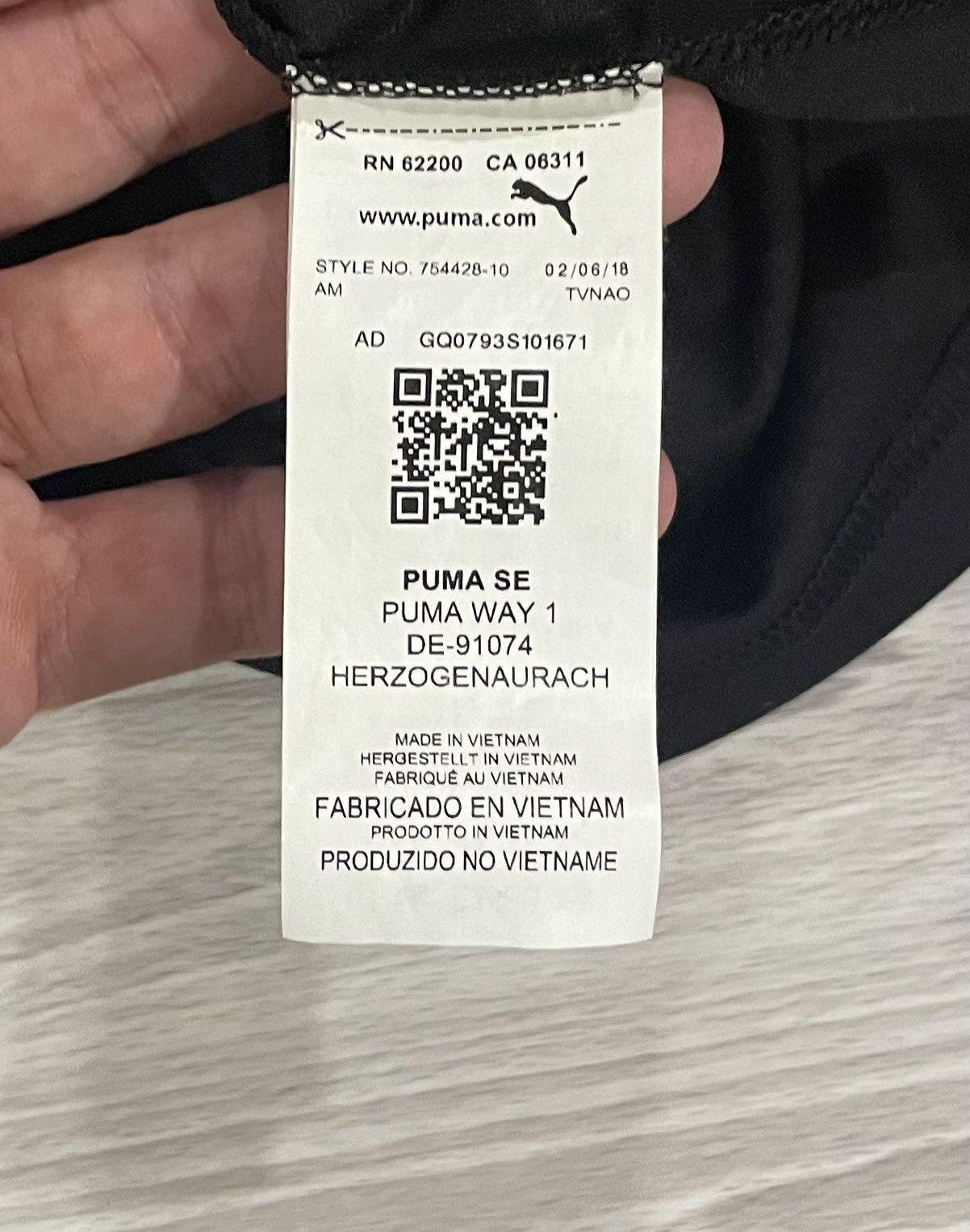 Puma Puma 2018/19 AC Milan Higuain #9 Soccer Jersey Men’s Medium Size US M / EU 48-50 / 2 - 3 Thumbnail