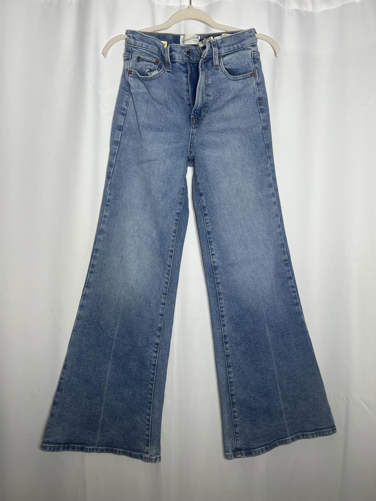 Unknown London 2R Universal Thread High Rise 70's Flare Light Blue Jeans Size 26" / US 2 / IT 38 - 1 Thumbnail