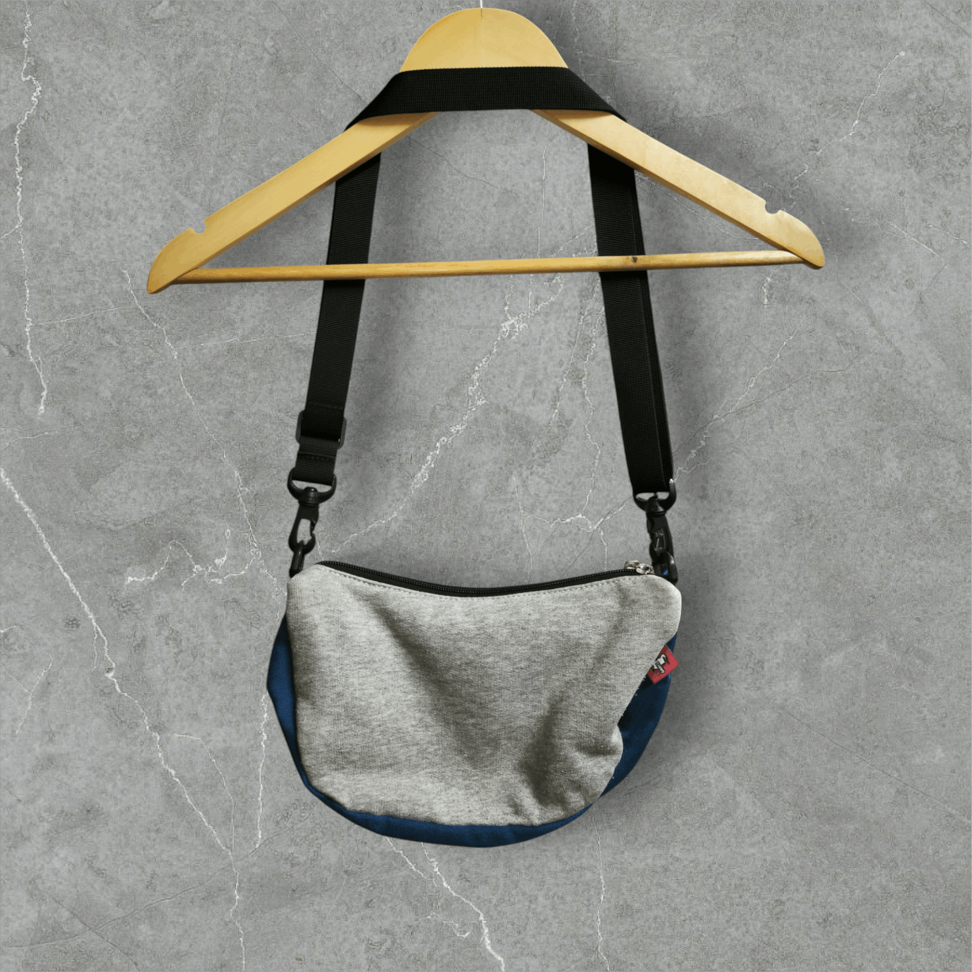 Chums × Vintage Mini Banana Shoulder Sling Bag Size ONE SIZE - 5 Thumbnail
