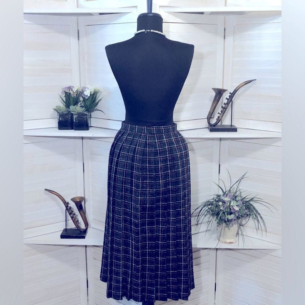 Vintage Vintage 60s 70s preppy wool plaid blue pink skirt sz 4 Size 27" / US 4 / IT 40 - 2 Thumbnail