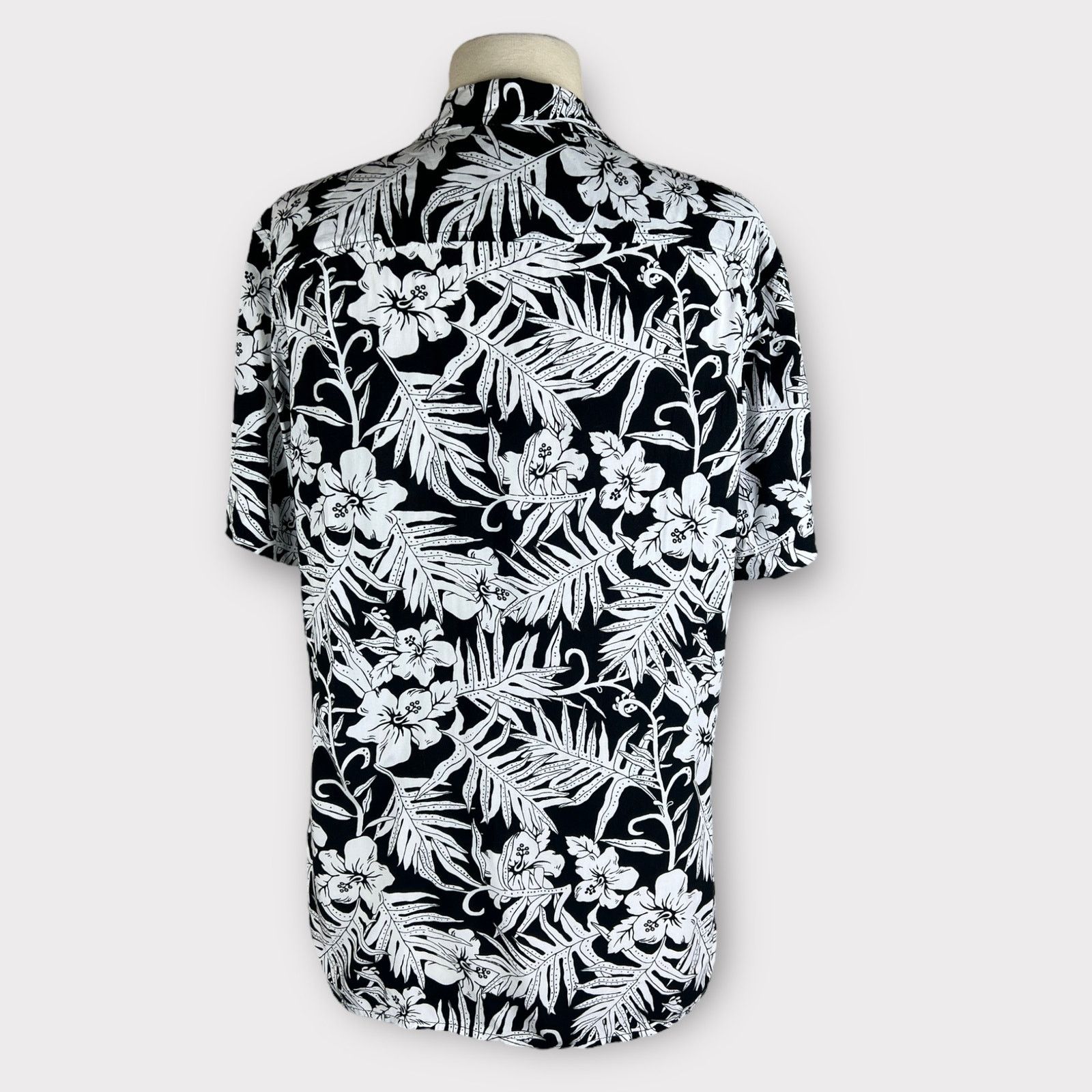 Target Basics Goodfellow & Co | Black White Hawaiian Floral Shirt Size US S / EU 44-46 / 1 - 4 Thumbnail