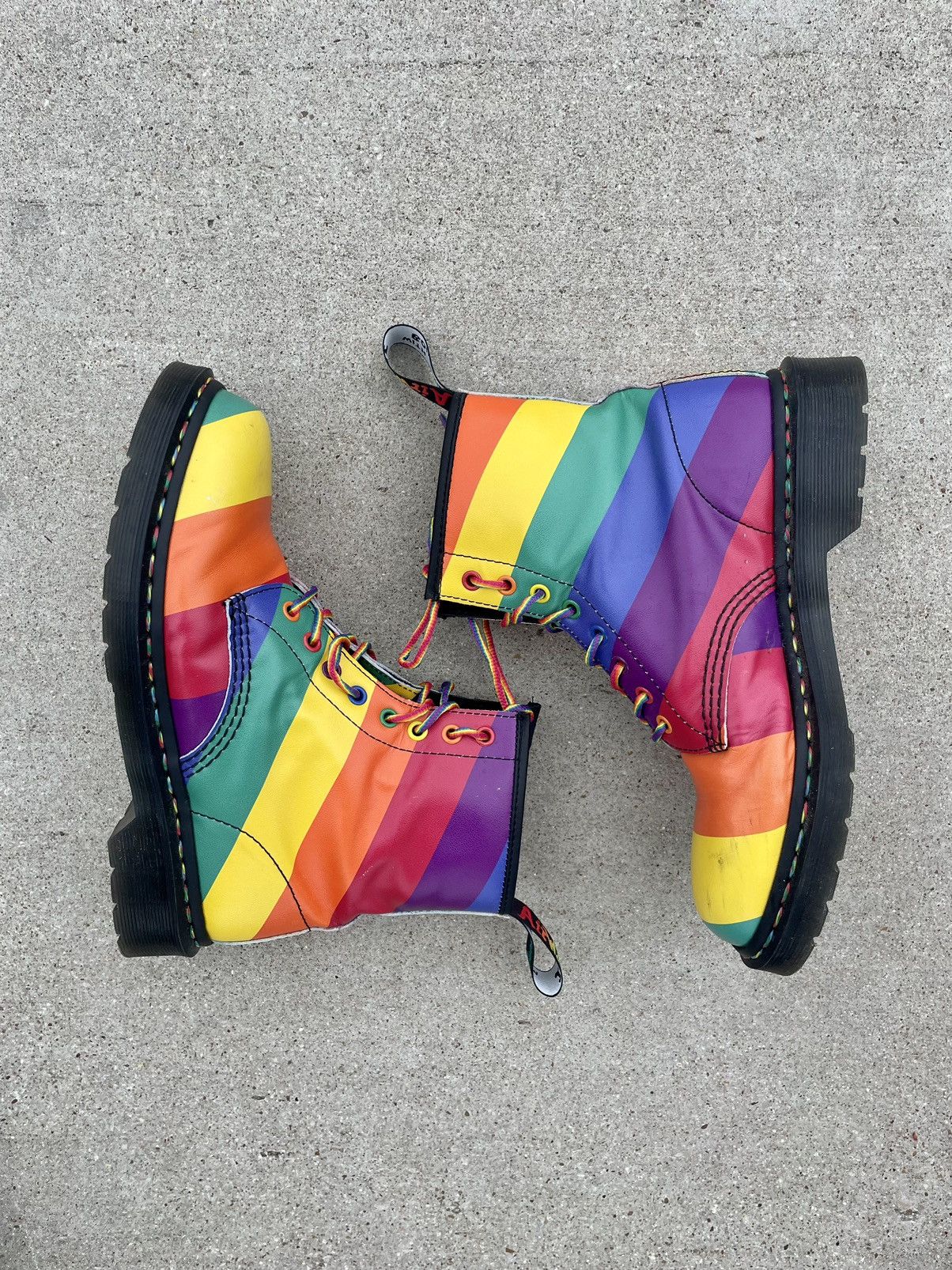 Dr. Martens Doc Martens Rainbow Flag Pride Boots Airwair AW004 LGBT ...