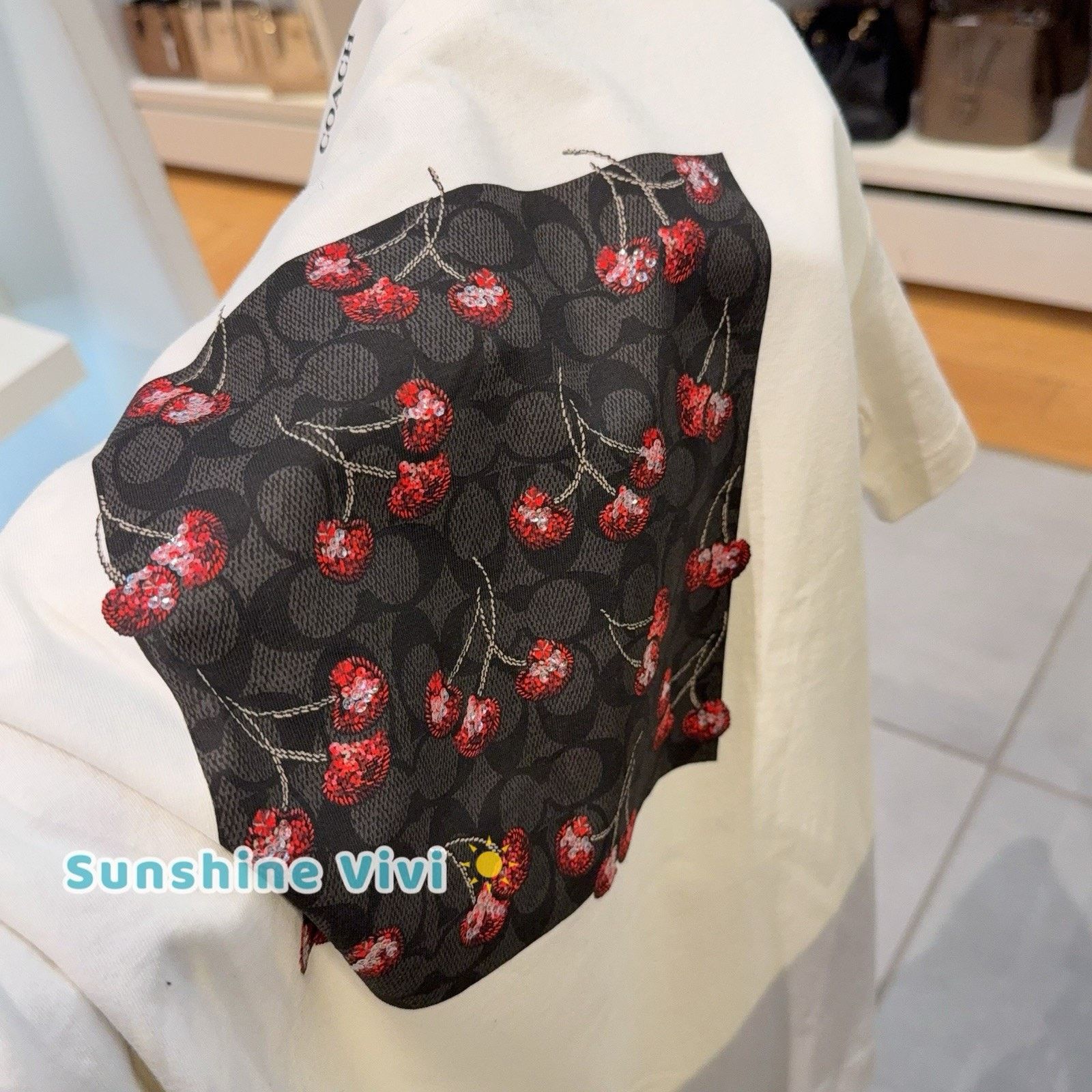 Coach NWT Coach woman Cherry Signature Classic T-ShirtIn Size L / US 10 / IT 46 - 2 Thumbnail