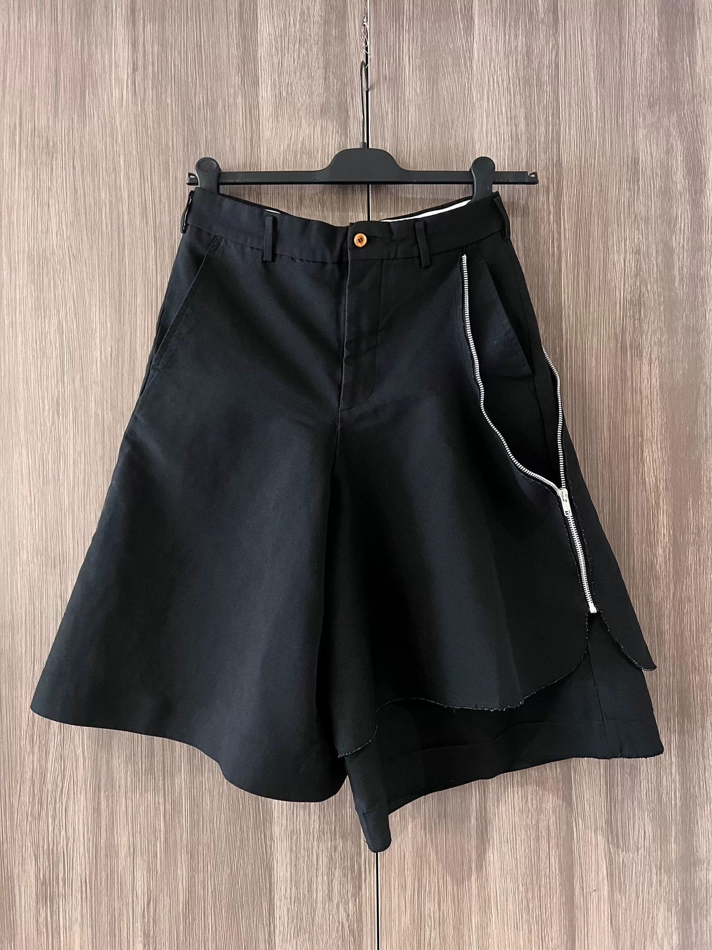 Comme des Garcons Comme des Garcons Plus Shorts Size US 26 / EU 42 - 1 Thumbnail