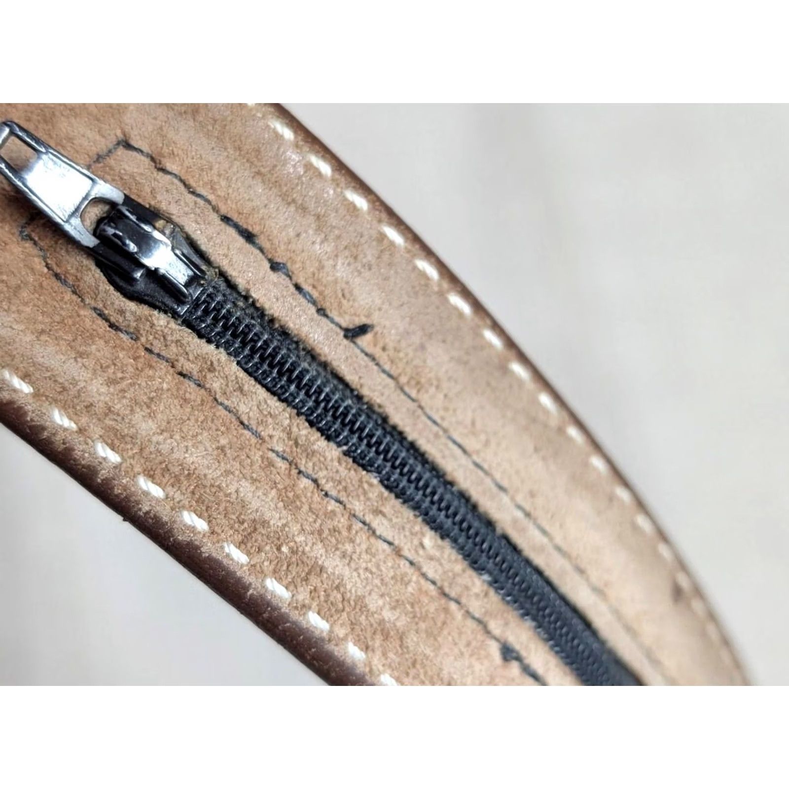 Vintage VINTAGE western Belt Men 44 Brown Tooled Leather Cowhide Buckle Money ZIP 1-1/2" western belt, money belt, security belt Size 44 - 5 Thumbnail