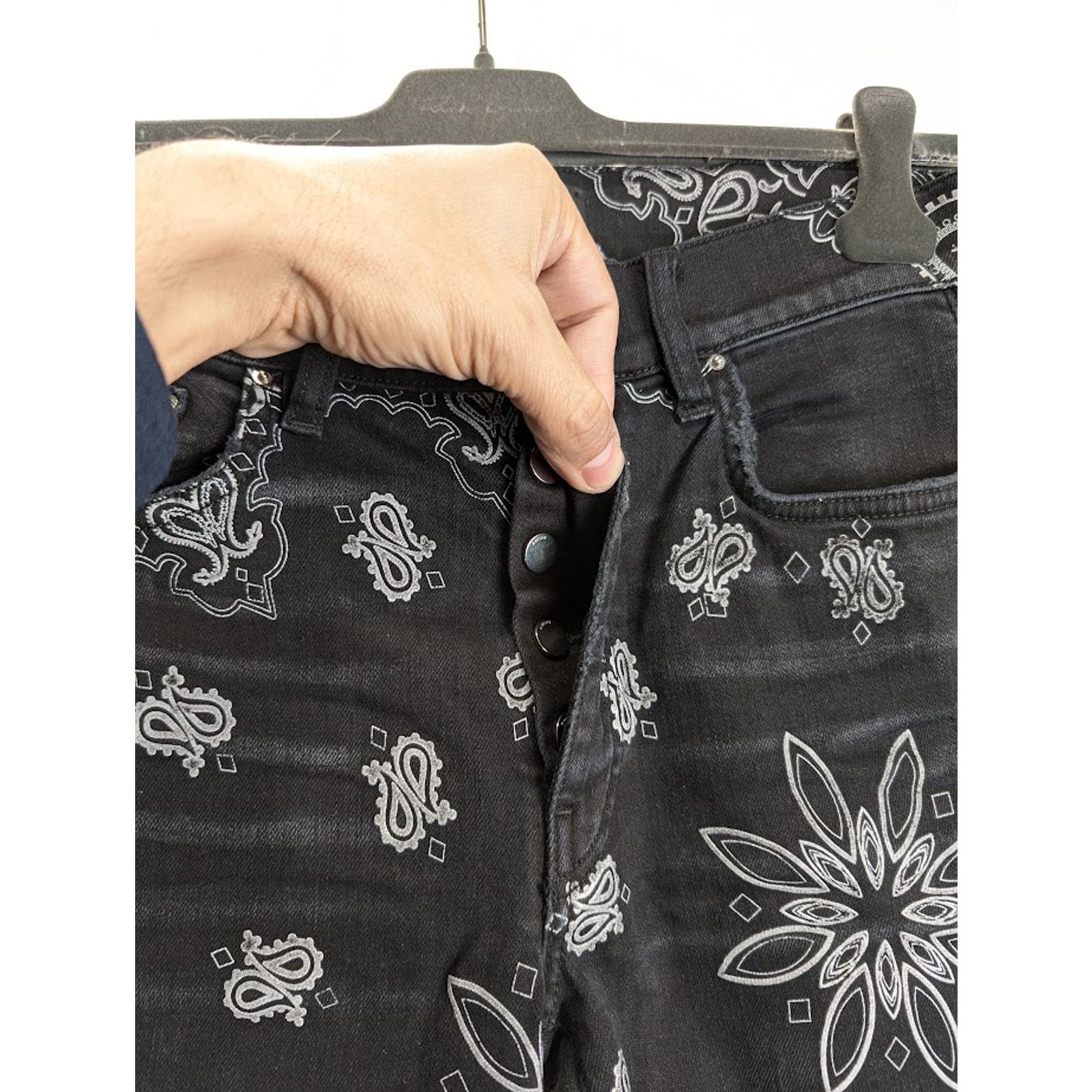 Amiri o1rshd1 Flocked Bandana Jeans in Aged Black Size US 36 / EU 52 - 5 Thumbnail
