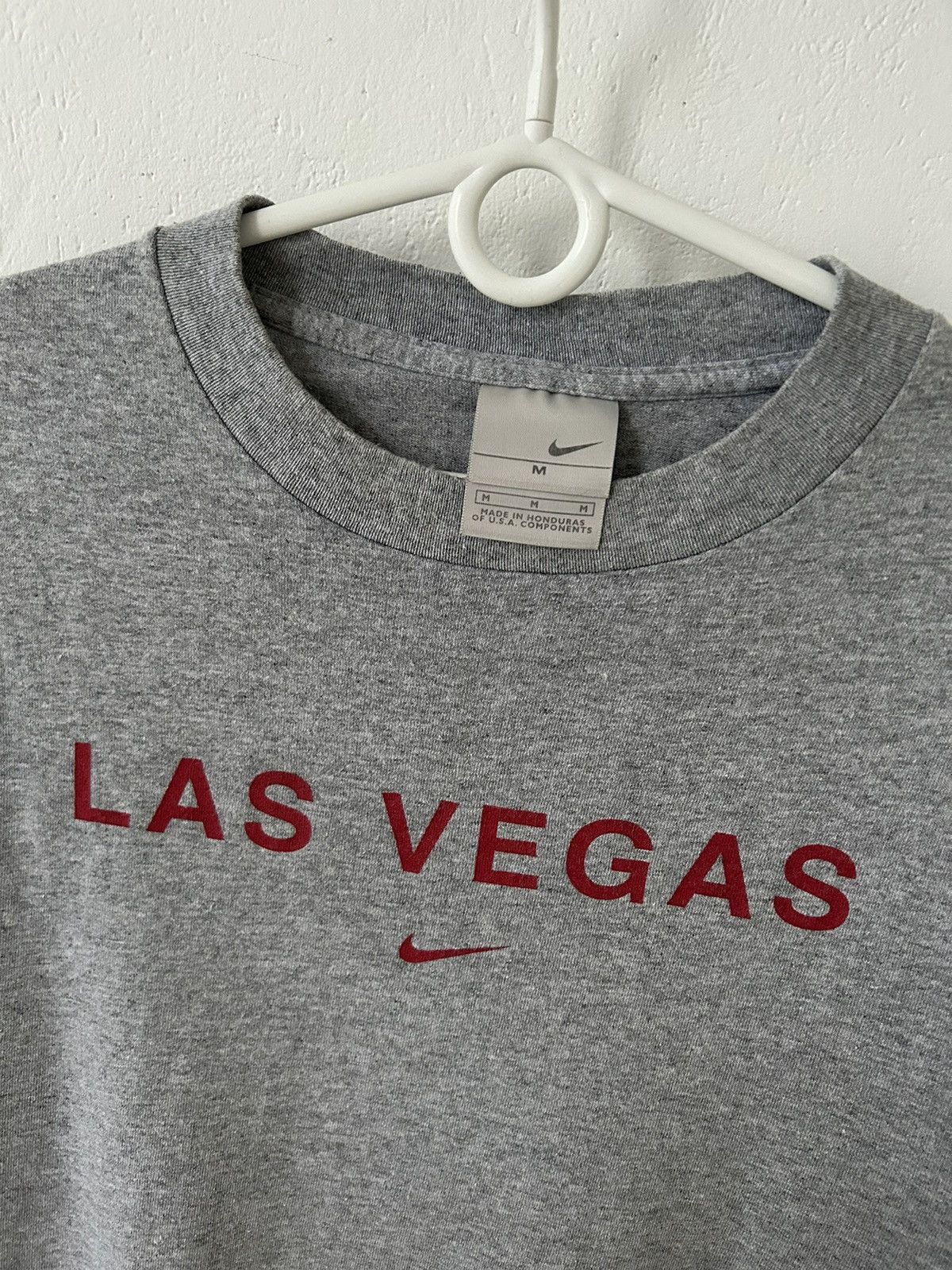 Nike Vintage Nike Las Vegas T-Shirt Gray Red Silver Tag Swoosh Size US M / EU 48-50 / 2 - 3 Thumbnail