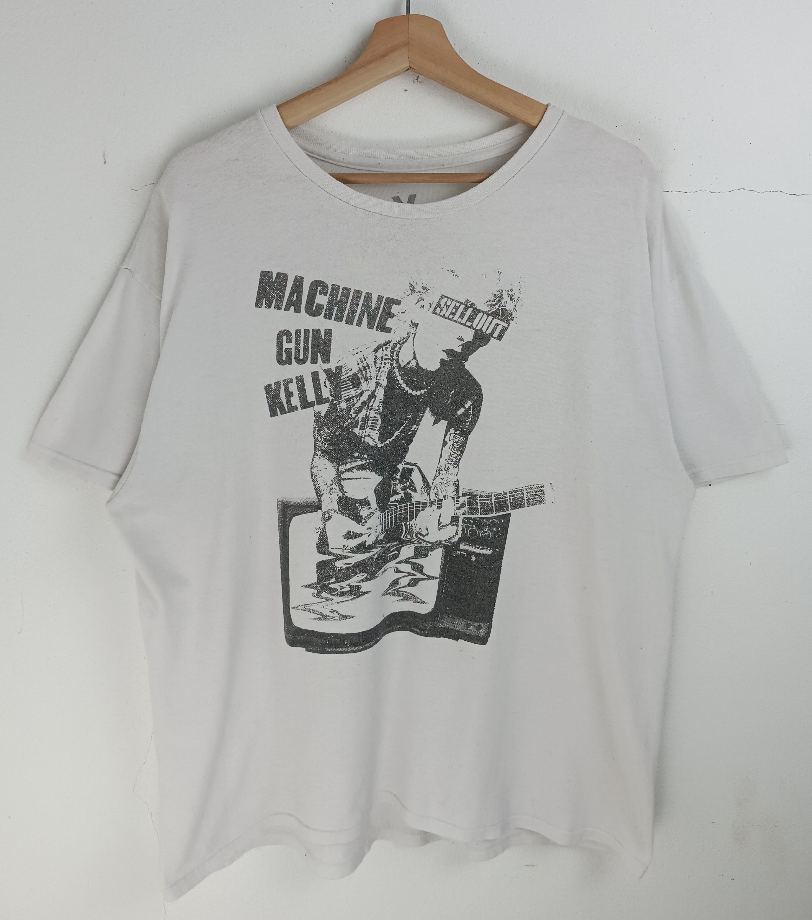 Vintage VINTAGE MACHINE GUN KELLY MGK SELL OUT TEE megan fox travis Size US XL / EU 56 / 4 - 3 Thumbnail