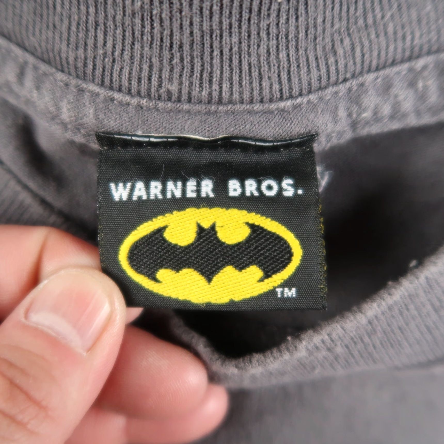 Vintage VINTAGE Batman T-Shirt Mens L Gray Logo Movie 2000s Warner Bros Shirt Short Sleeve Crew Neck Size US L / EU 52-54 / 3 - 7 Thumbnail