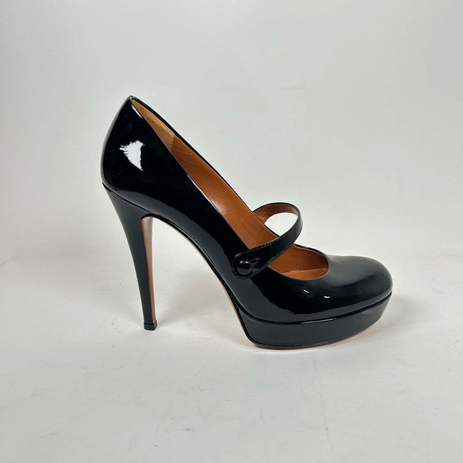 Gucci Gucci Black Patent Leather Mary Janes Size 36.5 Size US 6.5 / IT 36.5 - 1 Thumbnail