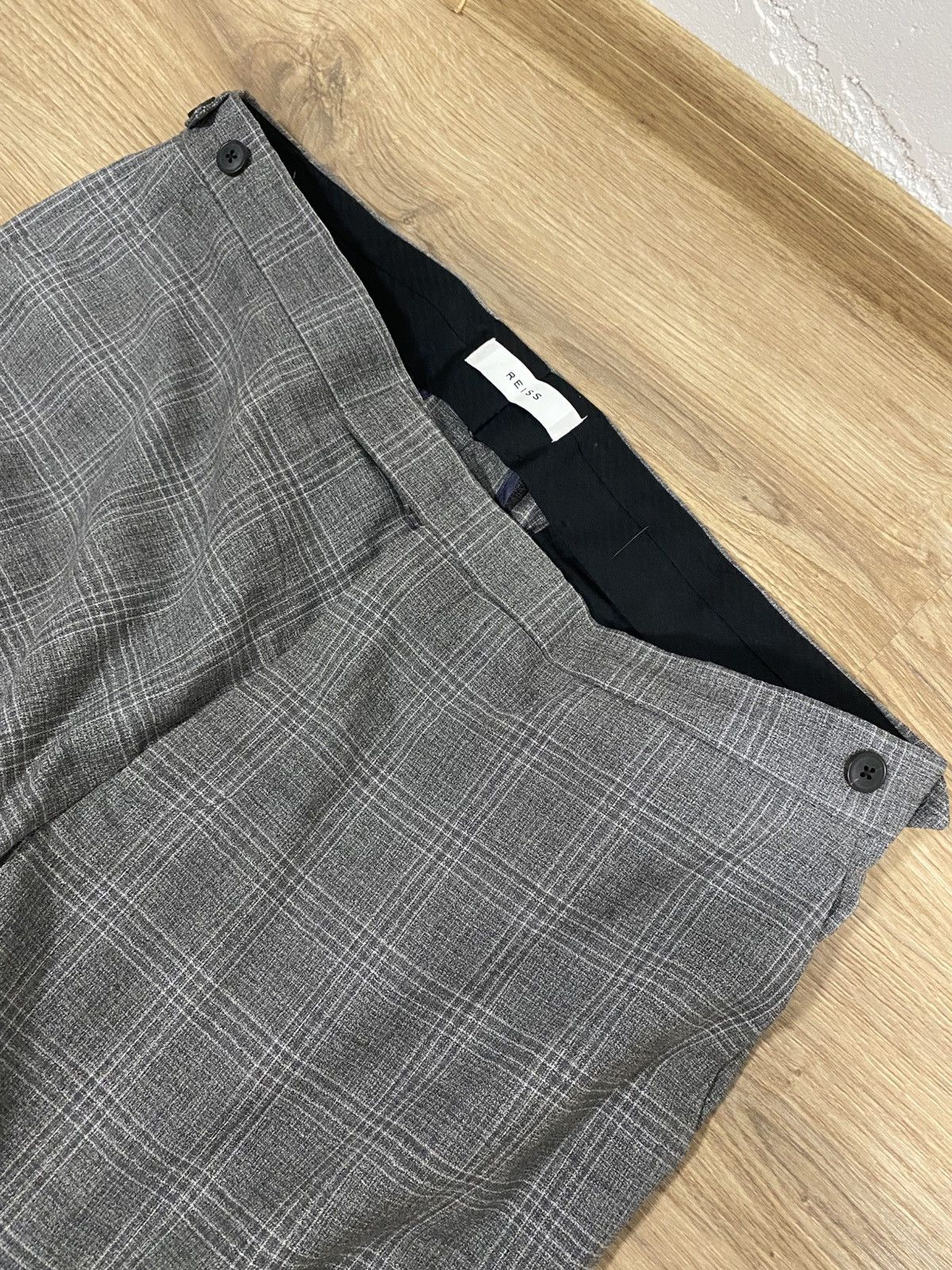 Reiss Reiss Three-piece Grey Checkered Wool Suit Size: 42R Size 42R - 18 Thumbnail