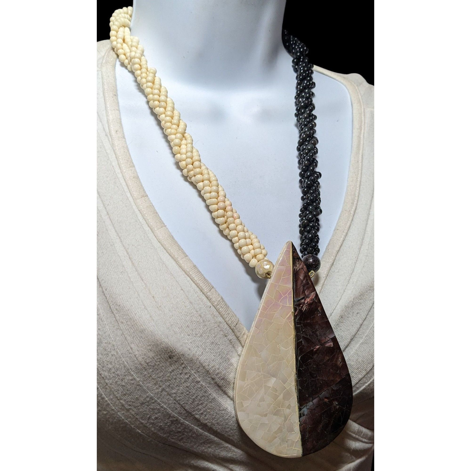Other Vintage White And Brown Mother OF Pearl Chunky Beaded Teardr Size ONE SIZE - 9 Thumbnail