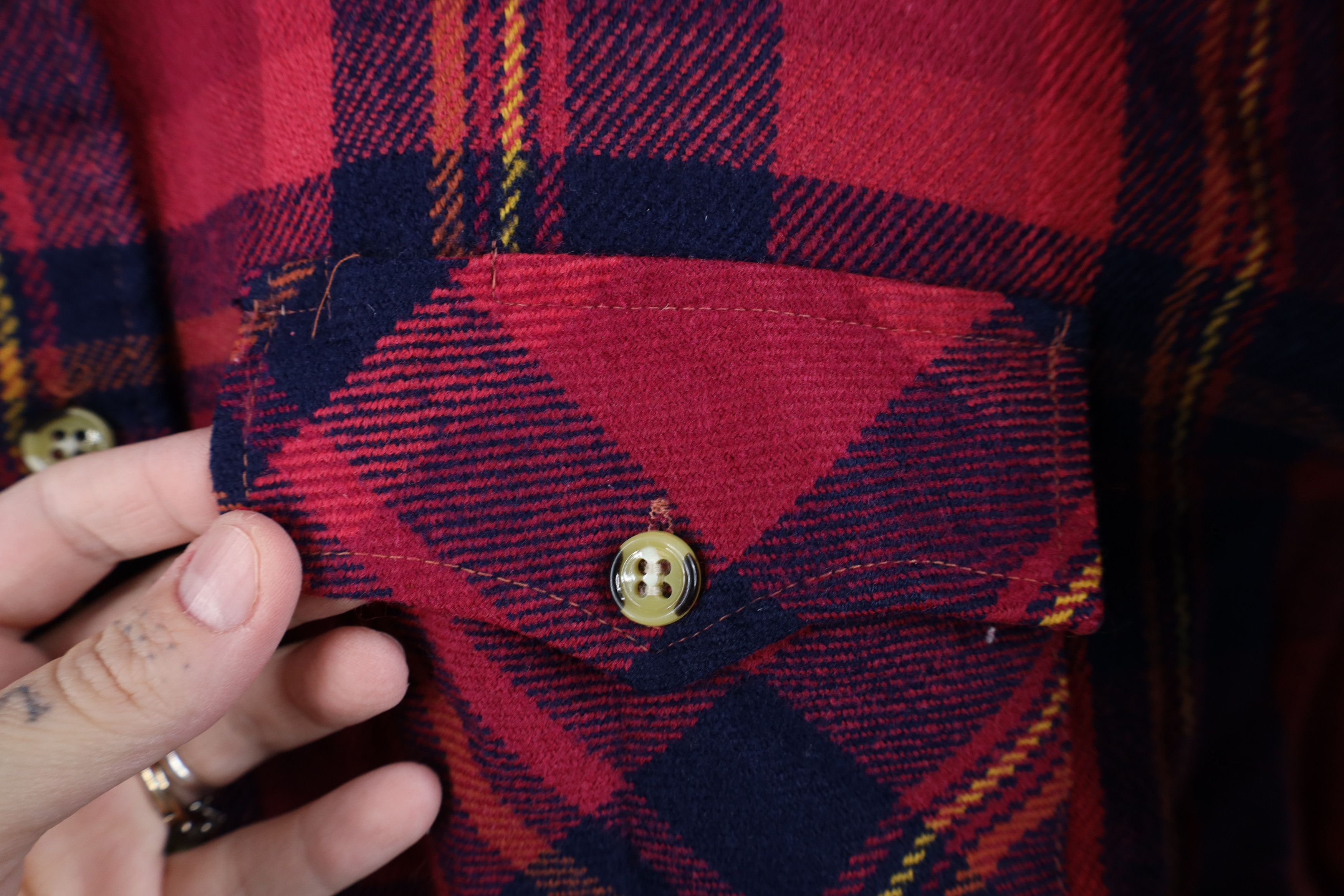 Vintage Vintage 70s Streetwear Knit Double Pocket Button Shirt Size US L / EU 52-54 / 3 - 4 Thumbnail