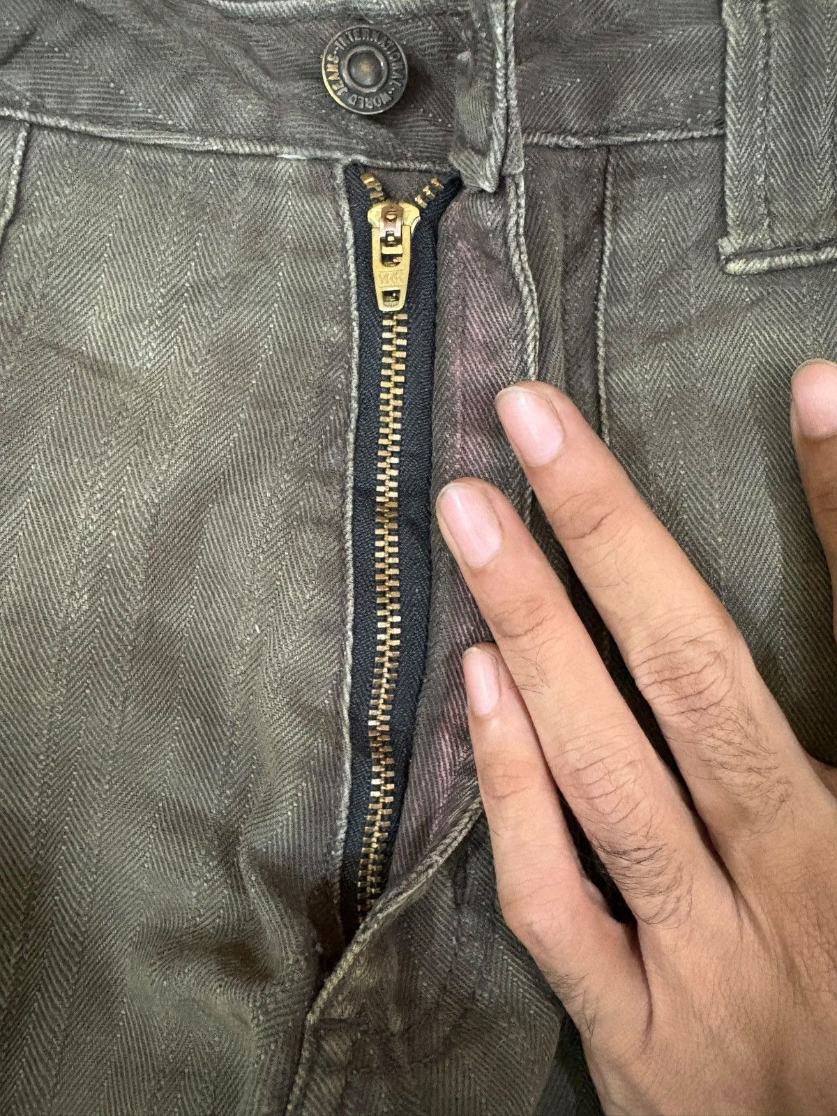 Japanese Brand Vintage Japanese Brand Rusty Wash Distress Baggy Cargo Jeans Size US 31 - 3 Thumbnail