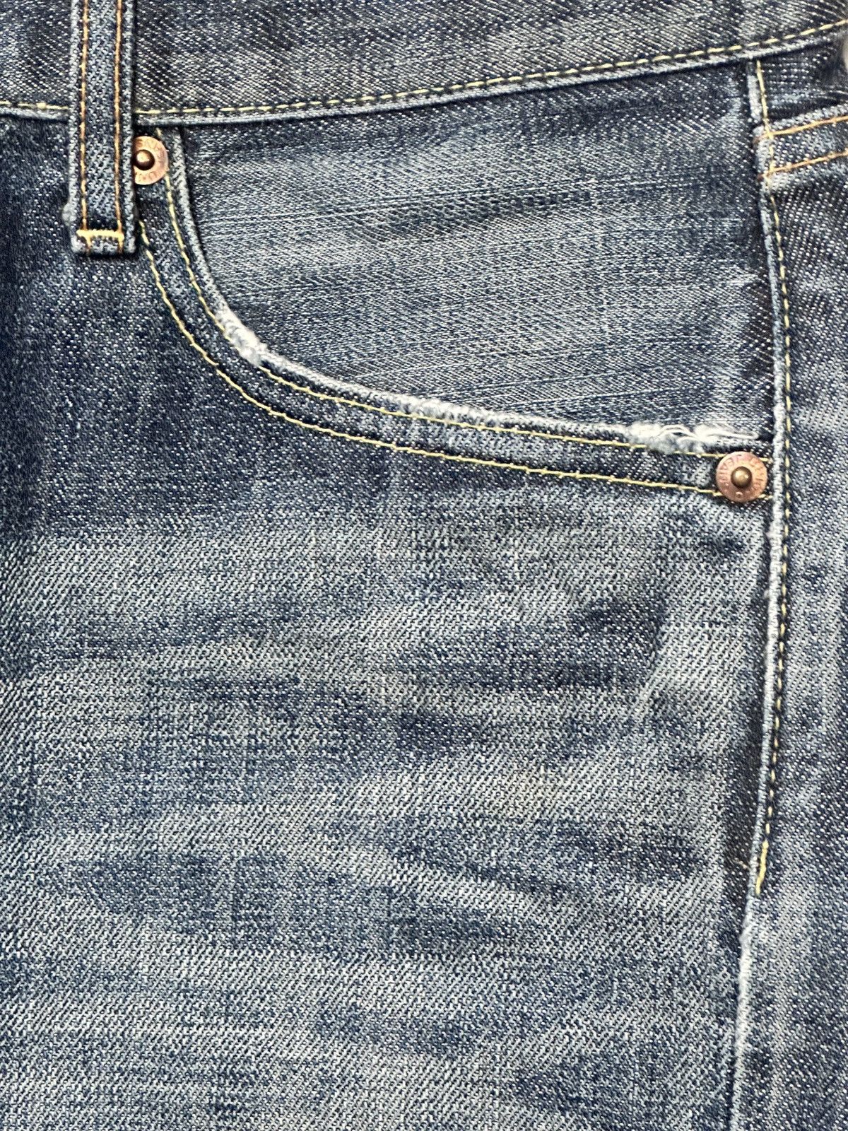 Uniqlo Uniqlo Relaxed Fit Straight Japan Jeans Faded Wash Size US 34 / EU 50 - 6 Thumbnail
