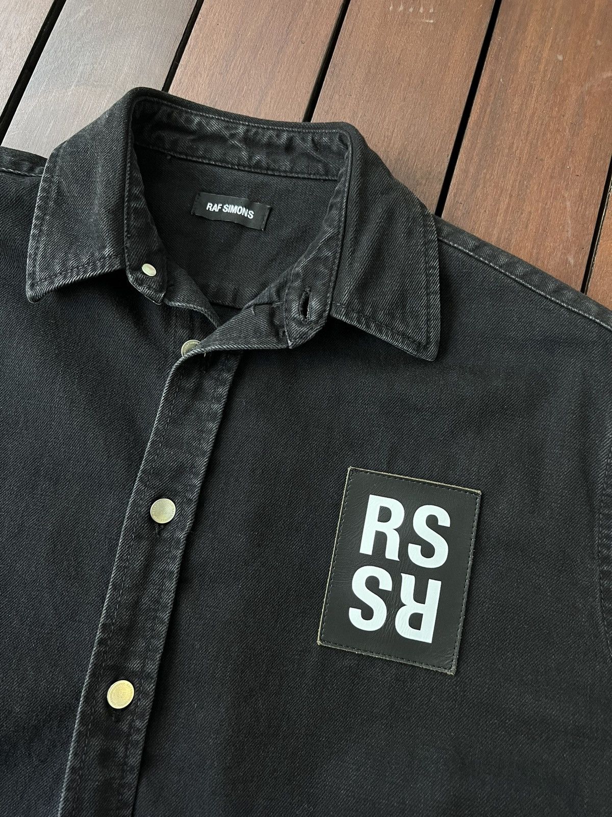 Raf Simons SS18 Raf Simons Black Denim Shirt with Elastic on the Back Size US S / EU 44-46 / 1 - 4 Thumbnail