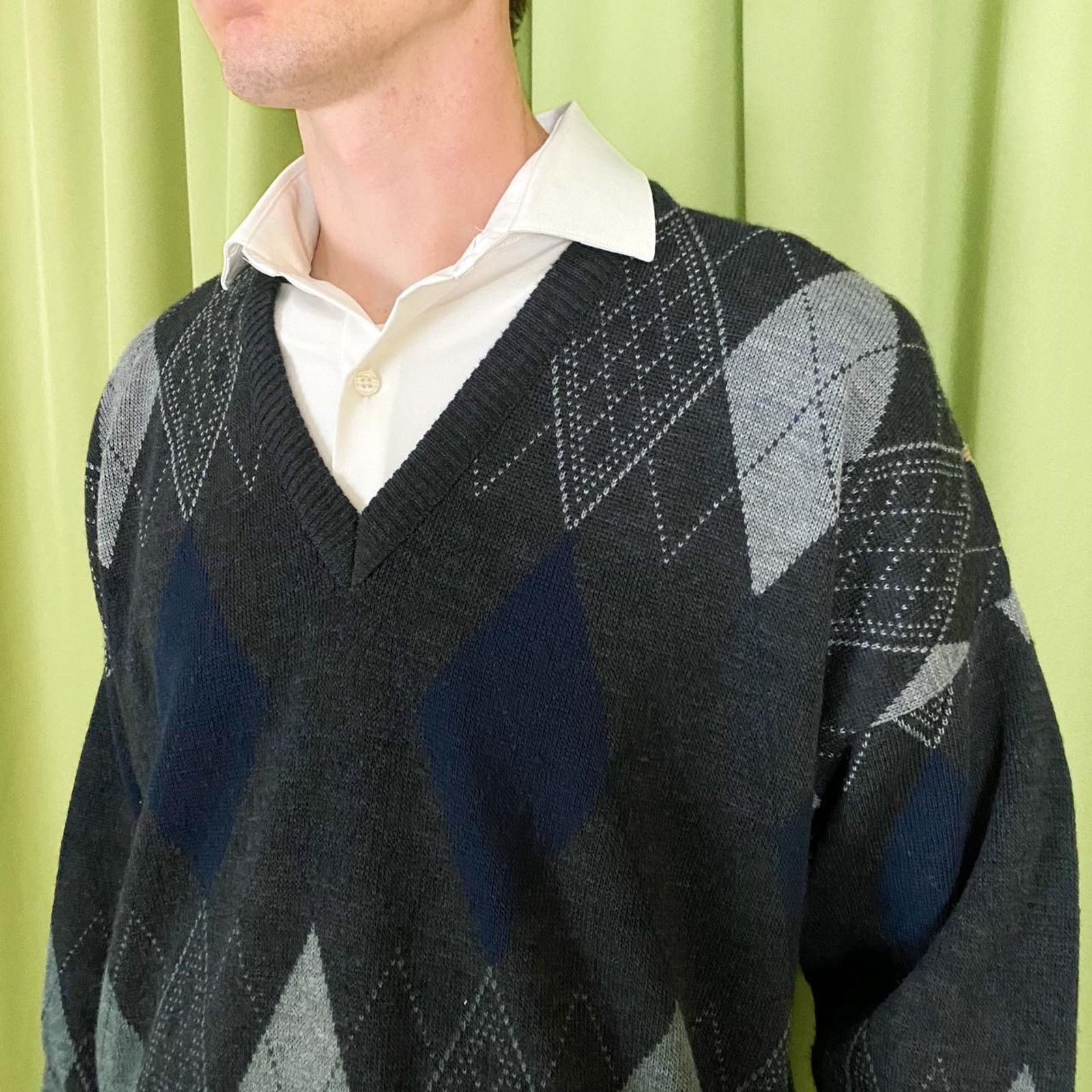 Vintage 80s Vintage Black and Grey Argyle Knit V Neck Sweater Size US XL / EU 56 / 4 - 2 Thumbnail