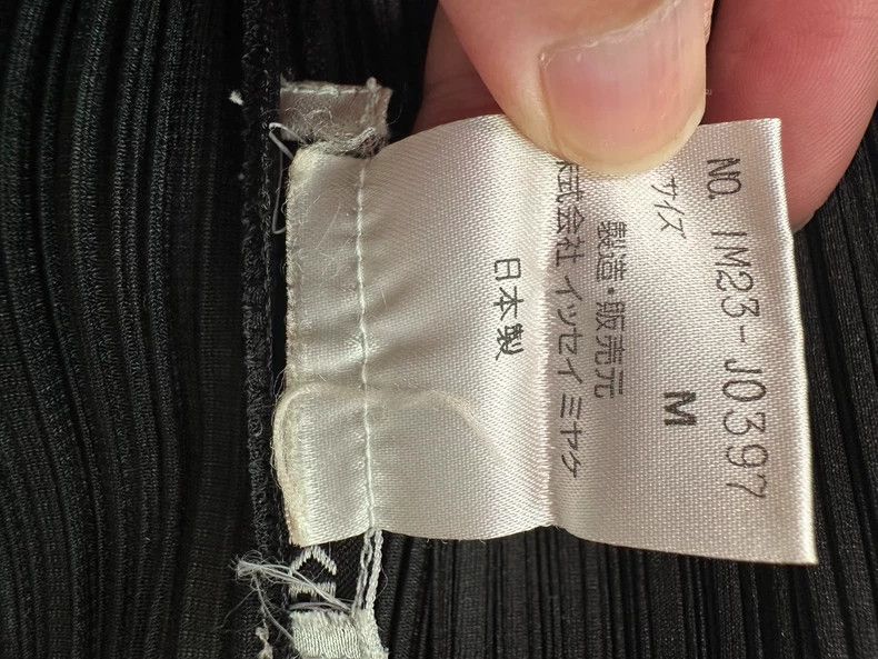 Issey Miyake Issey Miyake Black long coat with straight shoulders as th Size M / US 6-8 / IT 42-44 - 3 Thumbnail