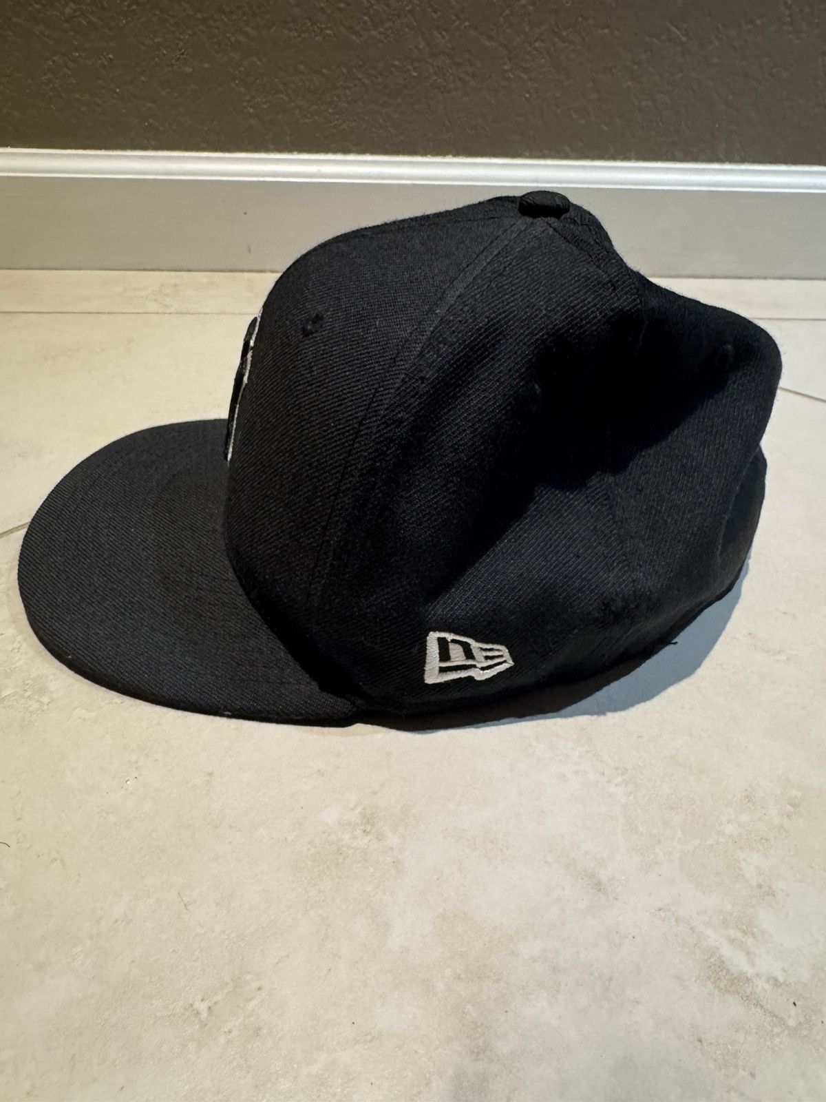 New York Yankees 2000s 7 3/4 Fitted Yankee Cap Black White Outline Size ONE SIZE - 3 Thumbnail