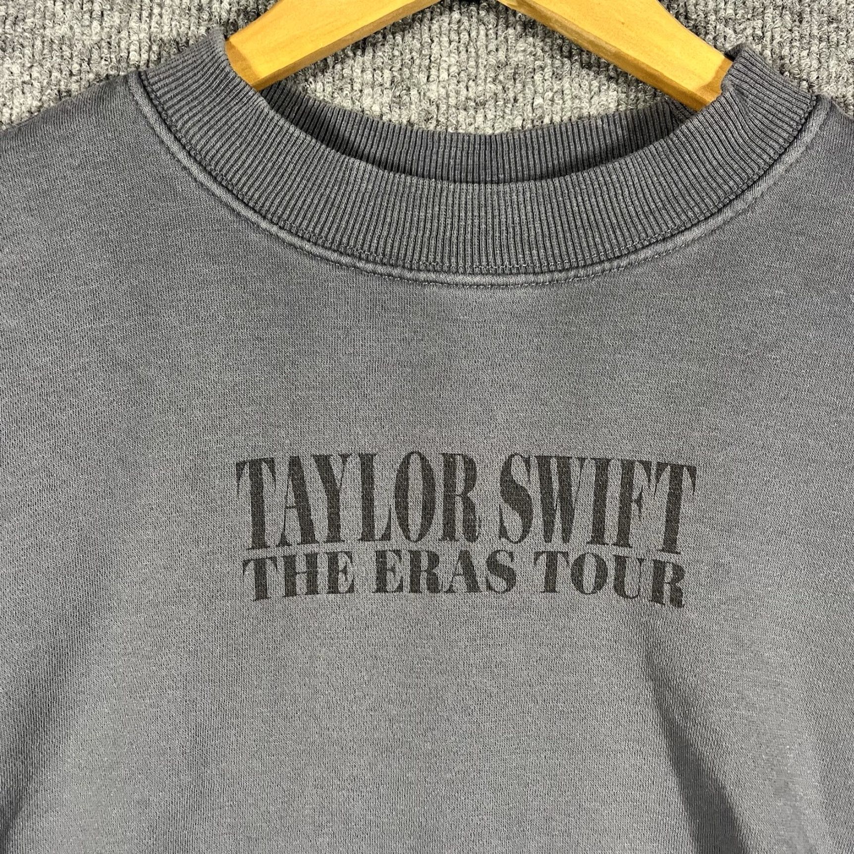 Vintage Taylor Swift Sweatshirt Women’s Small Crewneck Pullover Gray Eras Tour Official Crewneck Sweatshirt Graphic Print All Seasons Size S / US 4 / IT 40 - 2 Thumbnail