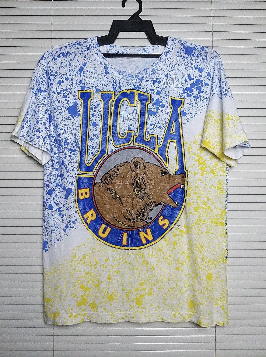 NBA RARE💥VINTAGE 80'S UCLA BRUINS NBA TEAM FULL PRINT T SHIRT Size US L / EU 52-54 / 3 - 1 Thumbnail
