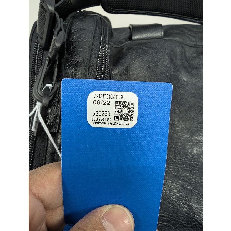 Adidas × Balenciaga o1rshd1 Aged Arena Lamb Gym Bag in Black/White Size ONE SIZE - 22 Thumbnail