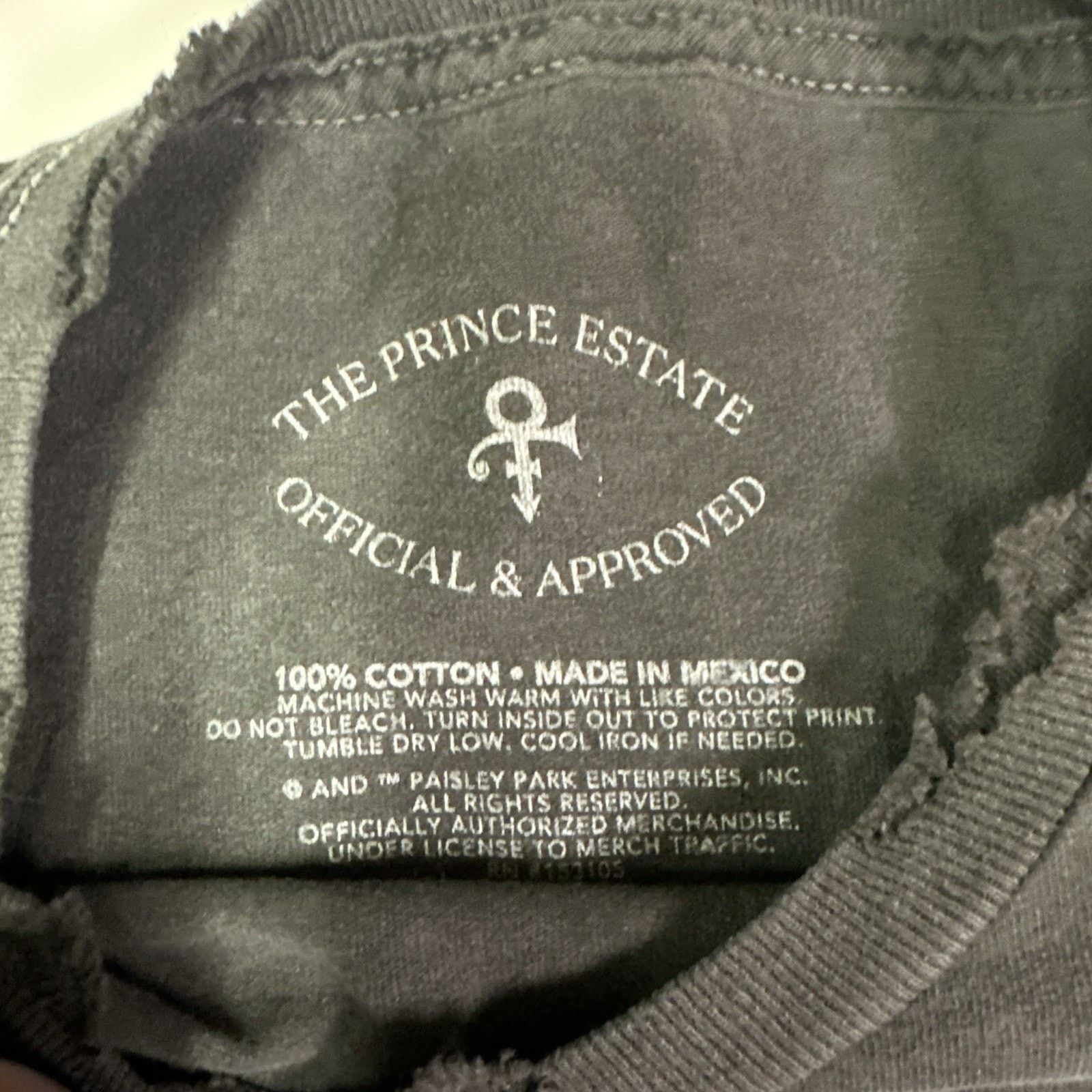 Prince The Prince Estate Official T-Shirt Crew Neck Size Medium Size US M / EU 48-50 / 2 - 2 Thumbnail
