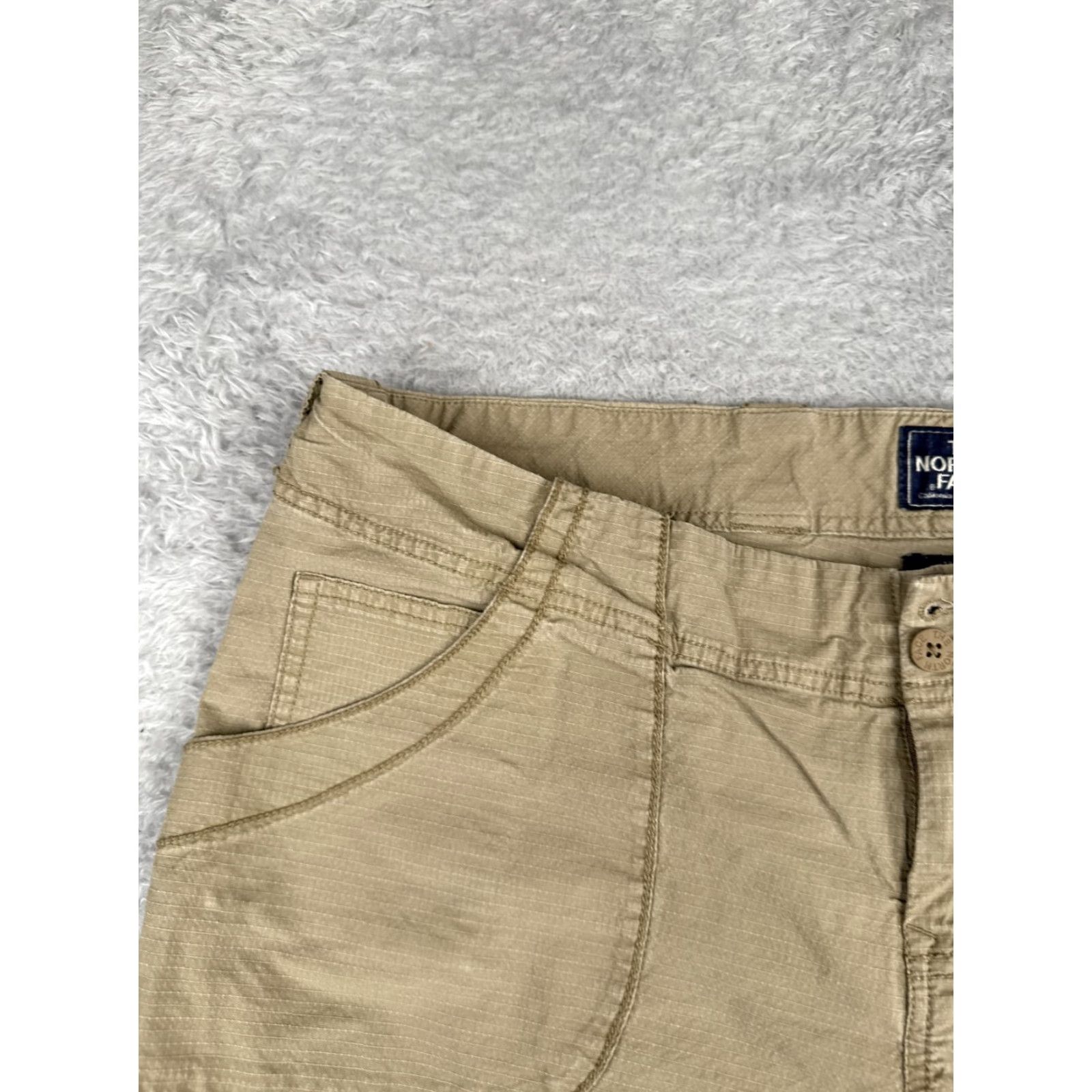 Vintage VINTAGE Columbia Shorts Womens 14 Beige Cargo Denim 35in Waist 5in Inseam Elastic Waist Regular Fit Outdoor, Beach, Hiking Womens Size 36" / US 14 / IT 50 - 4 Thumbnail
