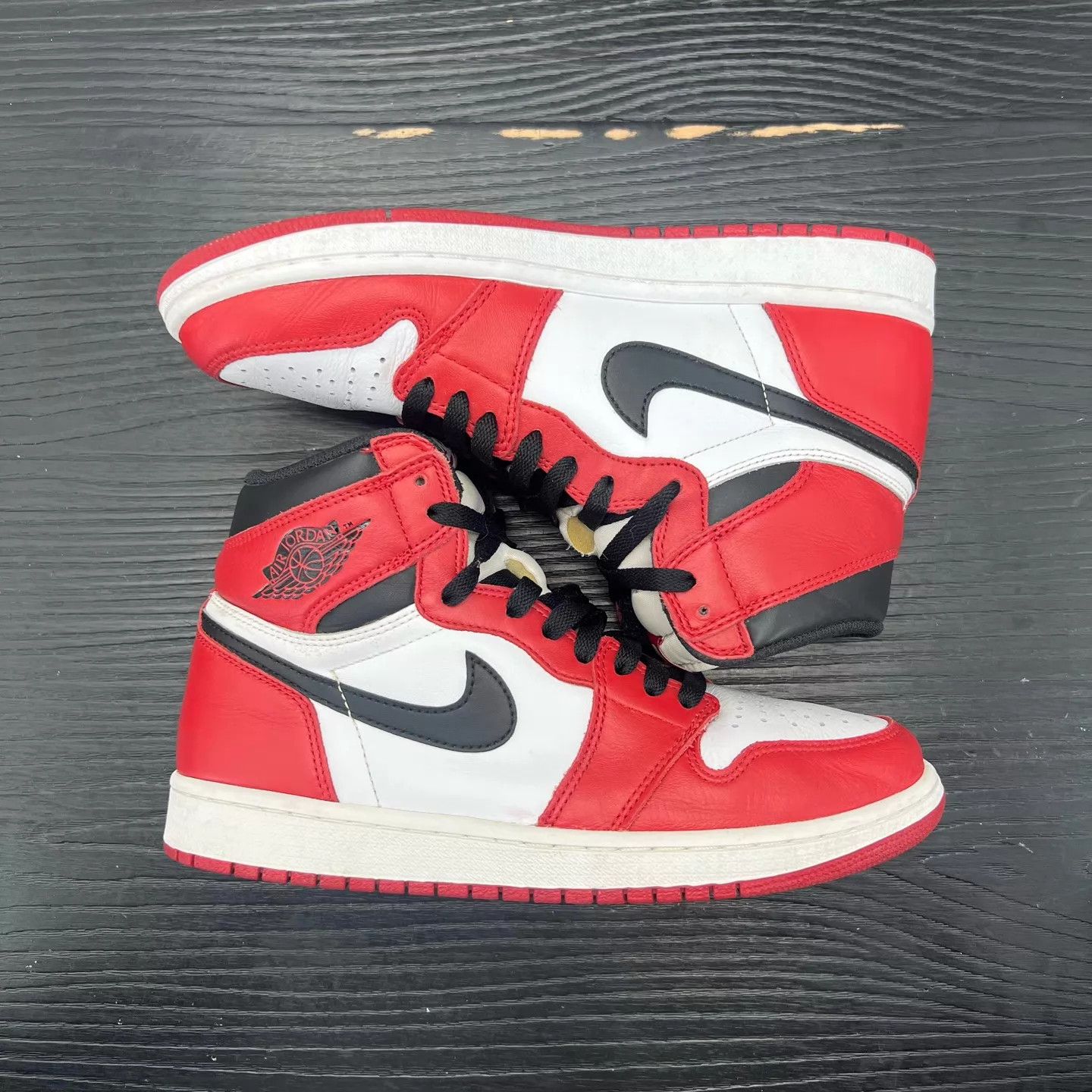 Nike AJ1 Chicago 2015 Size 42.5 Like New With Box Size US 9 / EU 42 - 7 Thumbnail