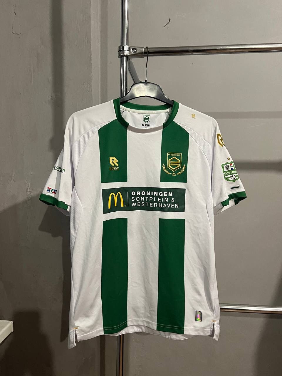 Sports Specialties SPECIAL 2021 FC GRONINGEN #10 MATCH WORN SOCCER JERSEY ROBEY Size US XL / EU 56 / 4 - 2 Thumbnail
