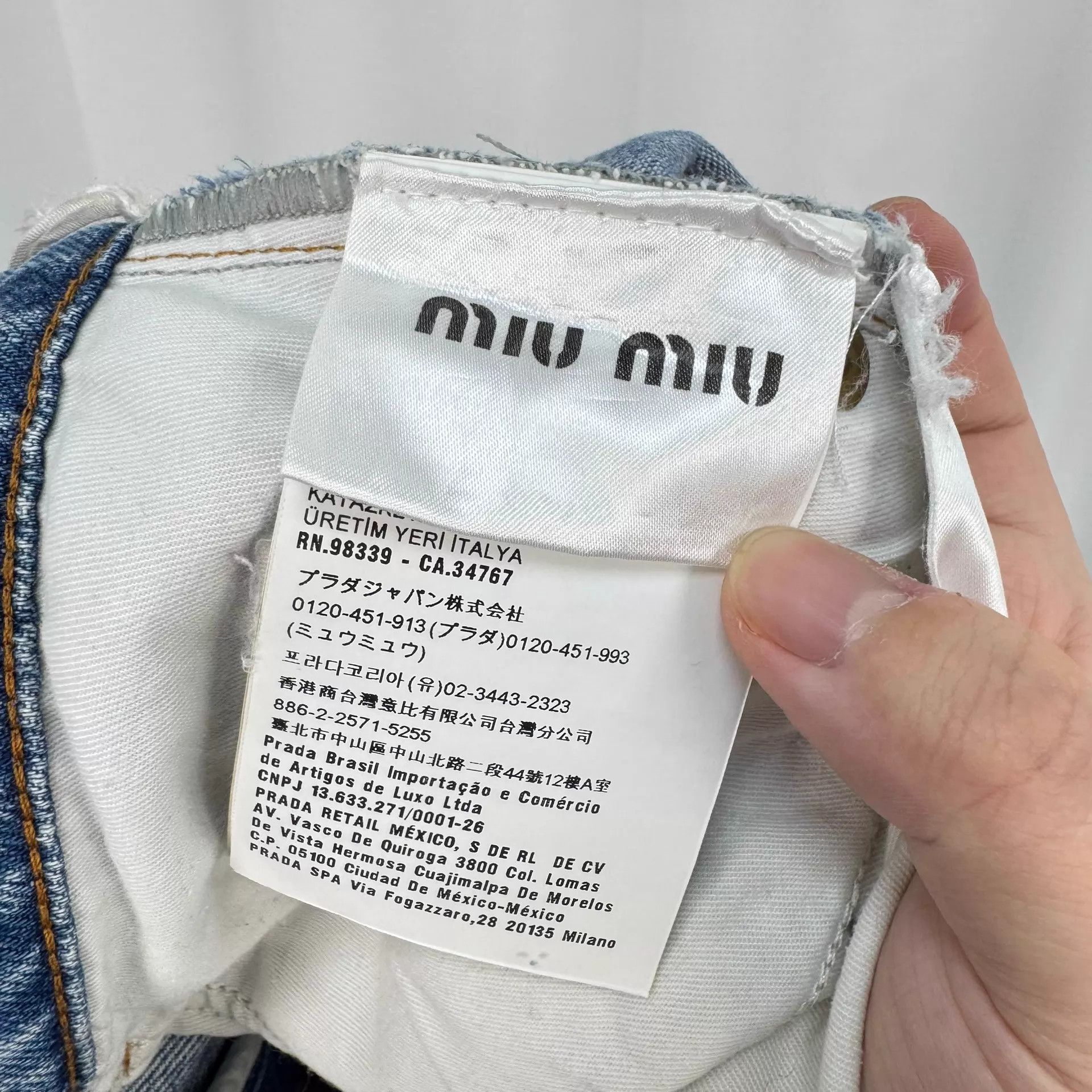 Miu Miu MIU MIU Painted Daisy Leather Tag Jeans W25 98 New Size 25" / US 0 / IT 36 - 7 Thumbnail