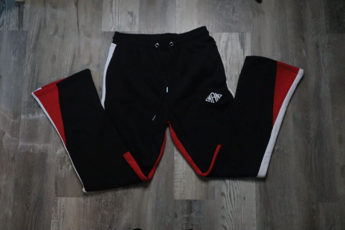 Boohoo Red and white flare sweatpants and shirt Size US 35 - 1 Thumbnail