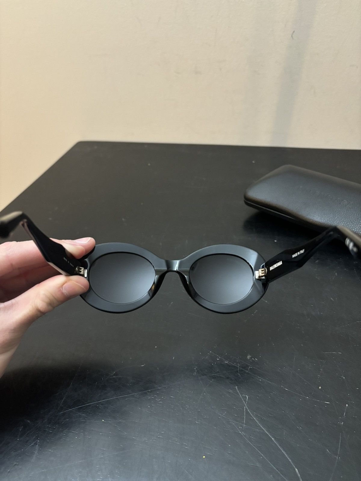 Balenciaga Balenciaga Oval Plastic Frame Logo Sunglasses Black Size ONE SIZE - 5 Thumbnail