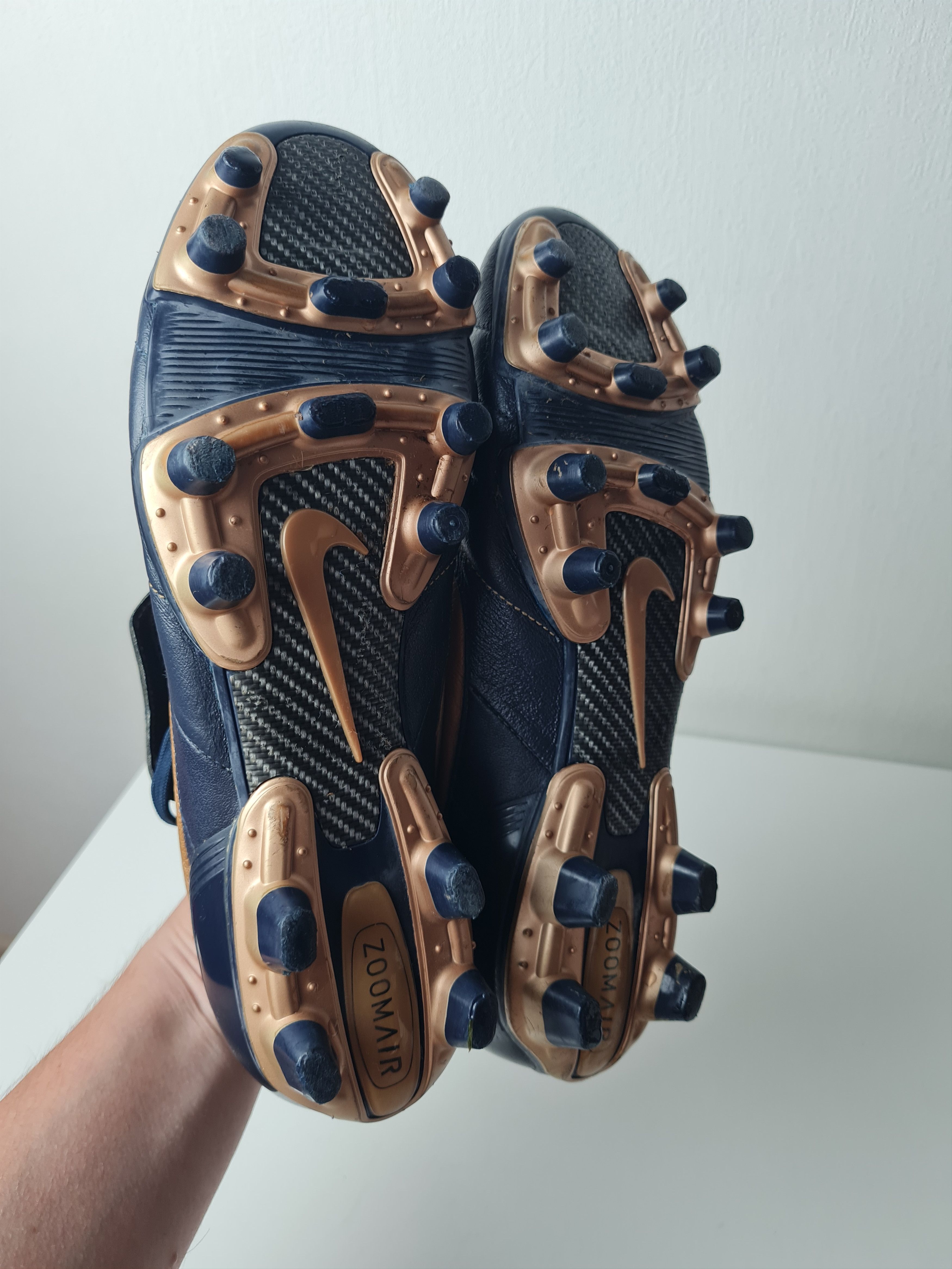 Nike Football Cleats NIKE TIEMPO R10 RONALDINHO Total90 SOCCER Size US 8 / EU 41 - 8 Thumbnail