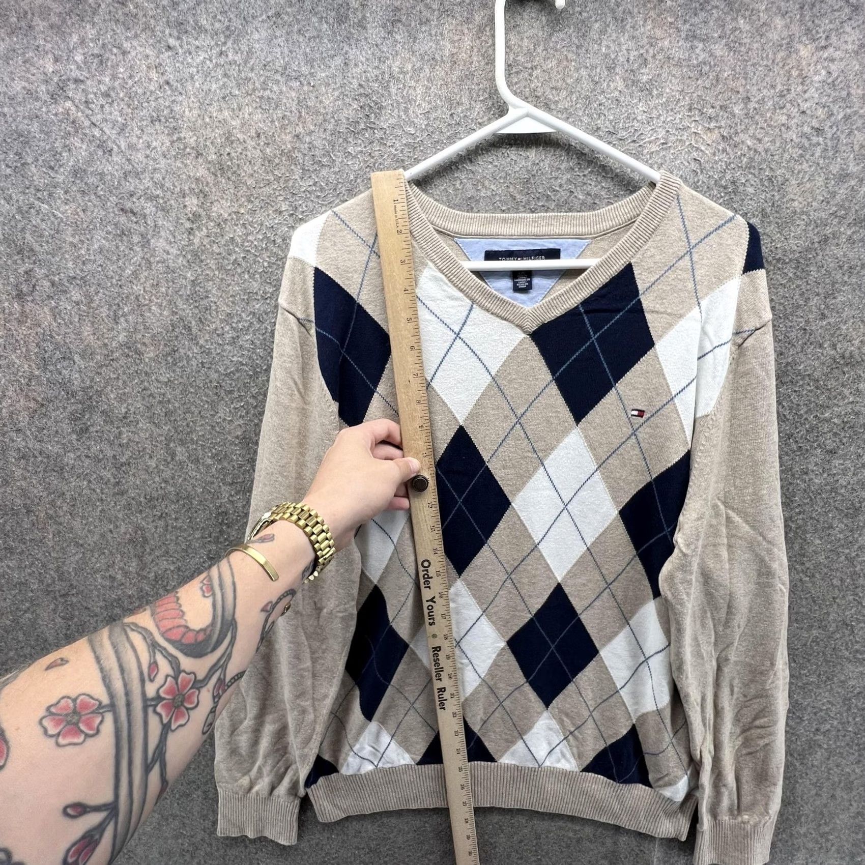Tommy Hilfiger Tommy Hilfiger Sweater Mens Large Beige Cotton V Neck Argyle Pullover Knit Logo Size US L / EU 52-54 / 3 - 6 Thumbnail