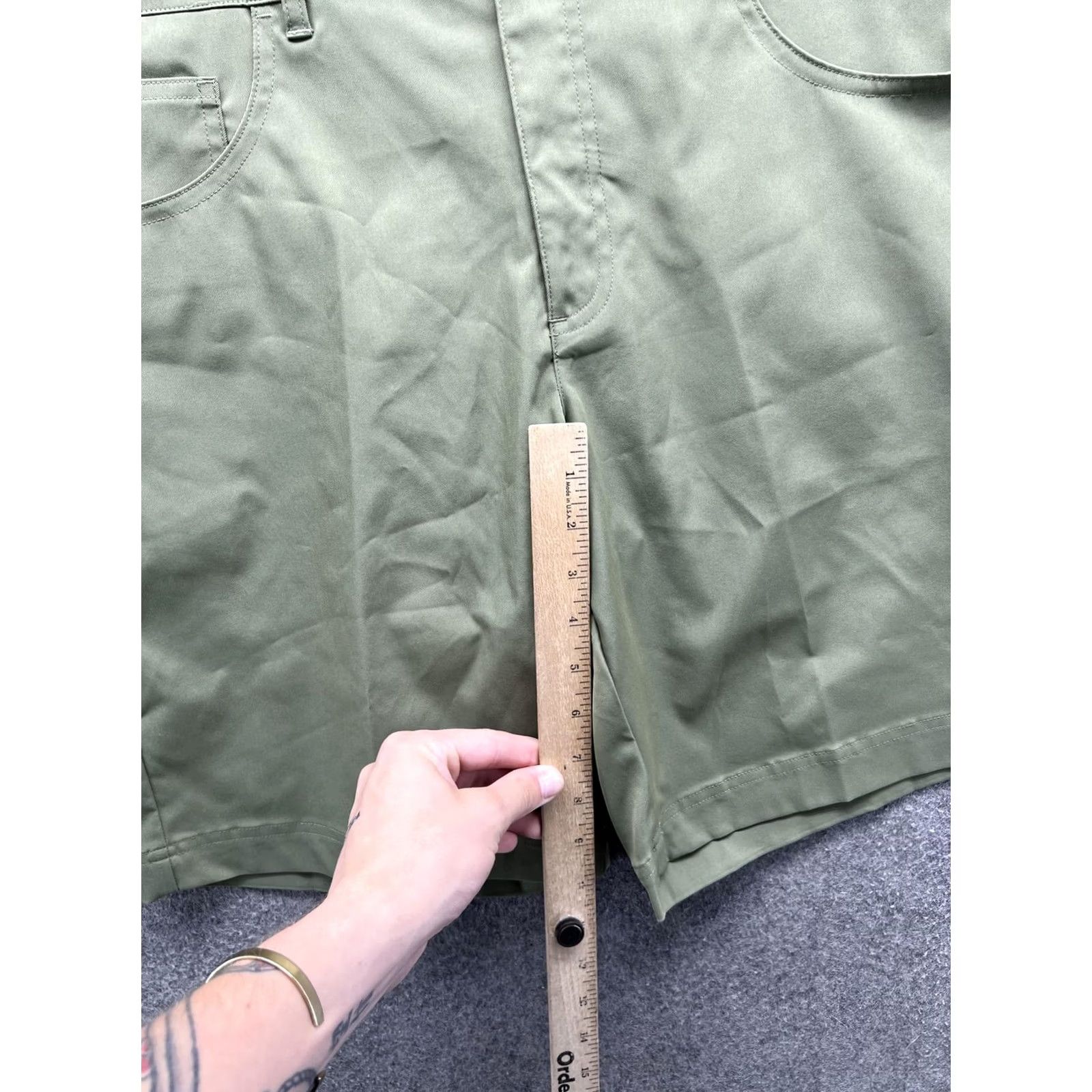 Lacoste Lacoste Sport Shorts Mens 34 Green Chino Slim Flat Front 8 Inseam Casual Summer Slashed Pockets Slim Fit Size US 34 / EU 50 - 2 Thumbnail
