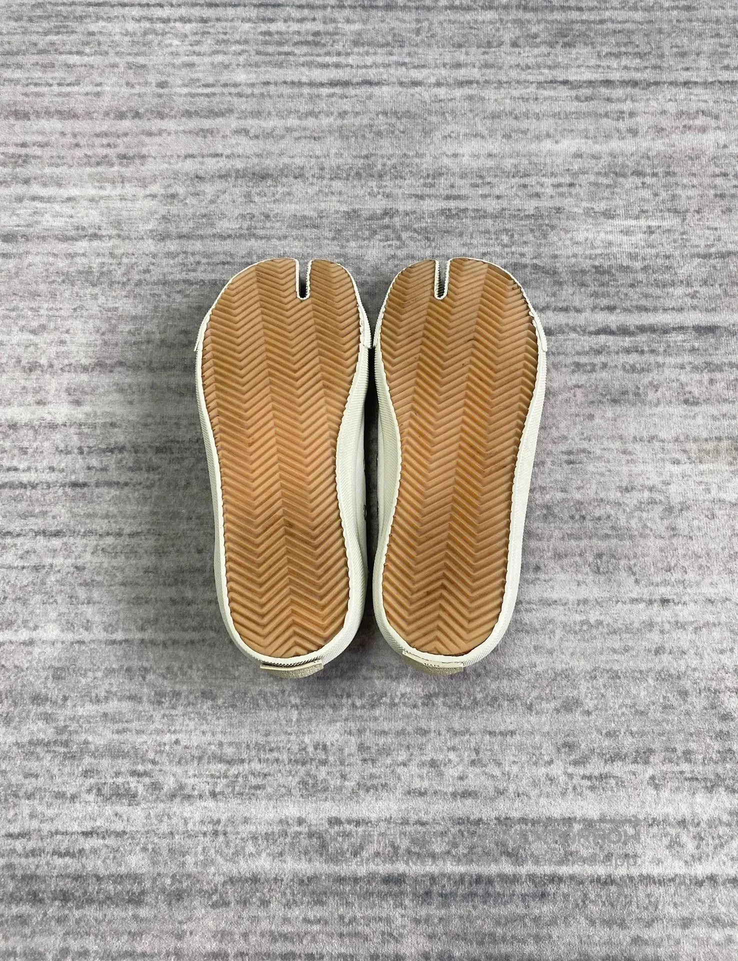 Maison Margiela margiela white tabi canvas flat shoes. Size US 6 / IT 36 - 7 Thumbnail