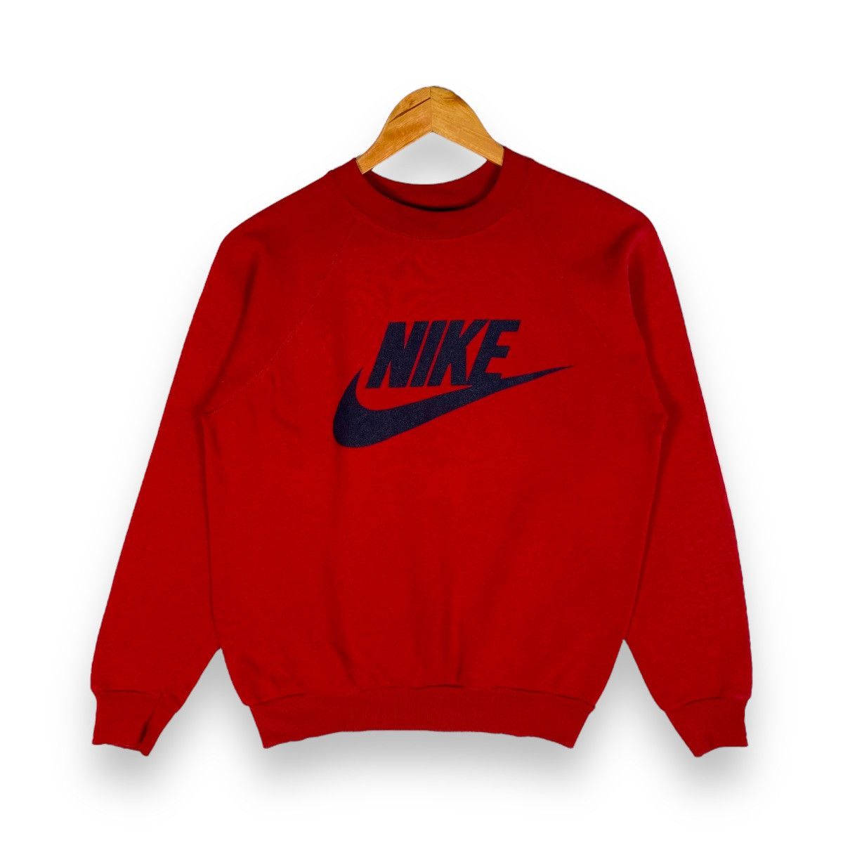 image of Made In USA x Nike Vintage 80's Nike Blue Tag Big Swoosh Poly Cotton Crewneck in Red (Size Medium)