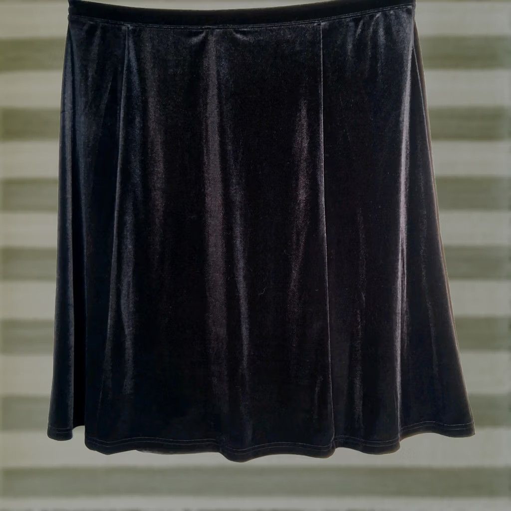 Vintage Jaclyn Smith Skirt XXL Knee Length Velour A-Line pull on Black Women's casual party/cocktail Size 40" / US 18 - 1 Thumbnail