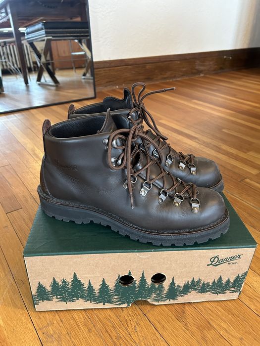 danner hiking boots mountain light