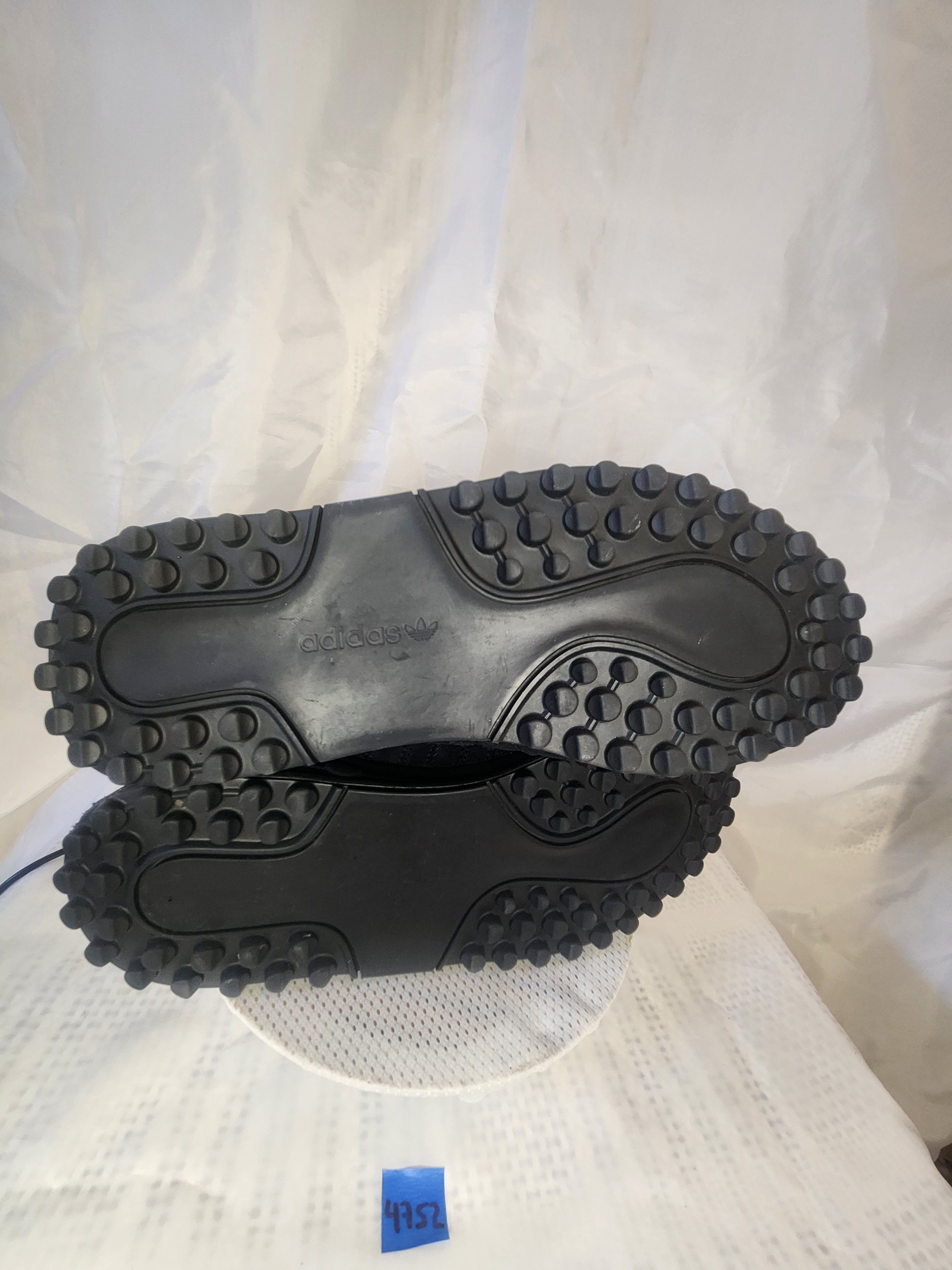 Adidas LA TRAINER XLG Size US 12 / EU 45 - 6 Thumbnail
